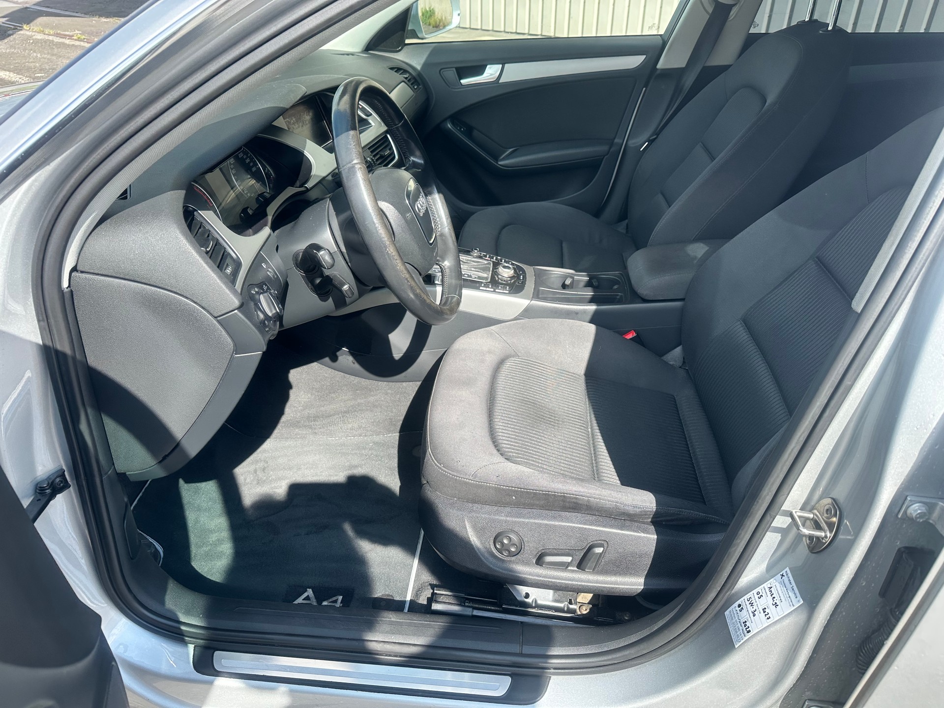 AUDI A4 Limousine 2.7 TDI multitronic-image-12