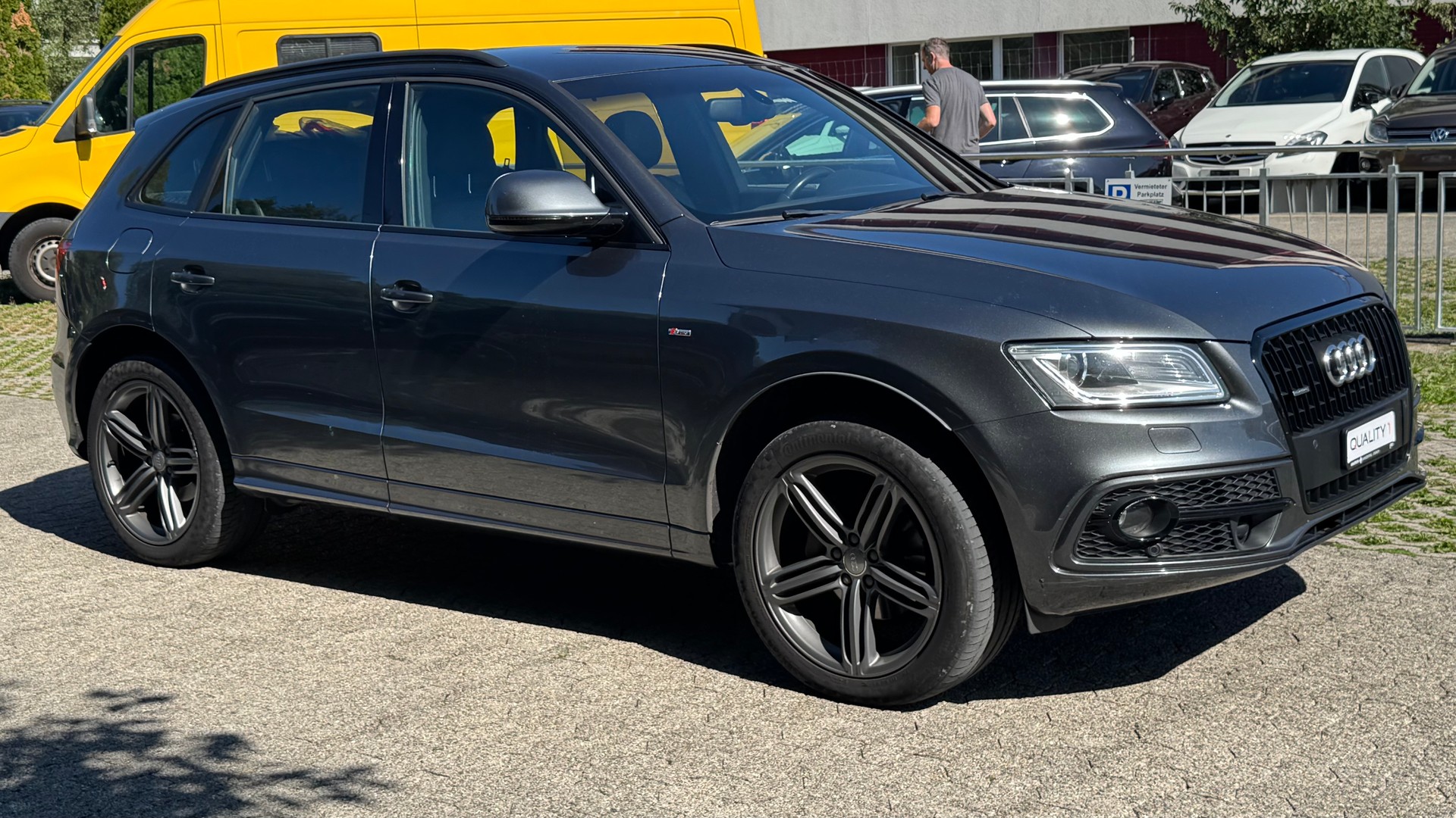 AUDI Q5 2.0 TDI quattro S-tronic-image-1