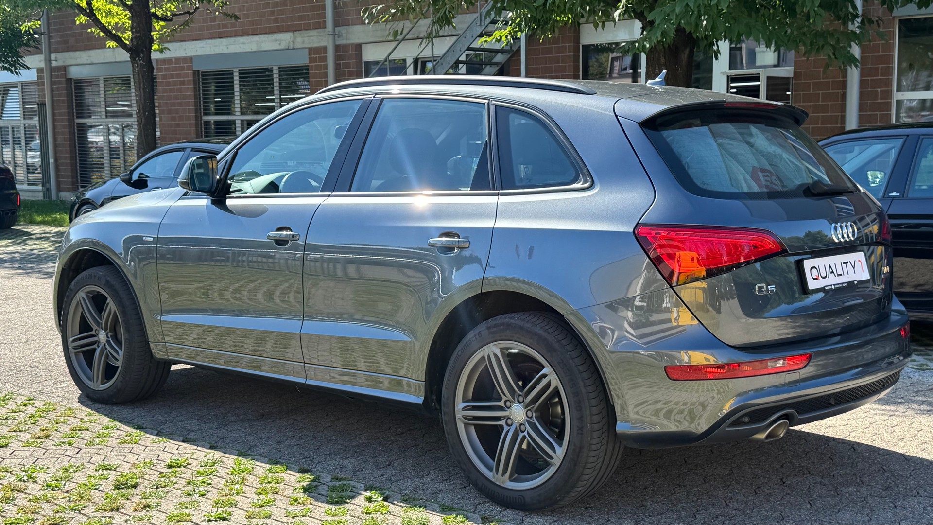AUDI Q5 2.0 TDI quattro S-tronic-image-3