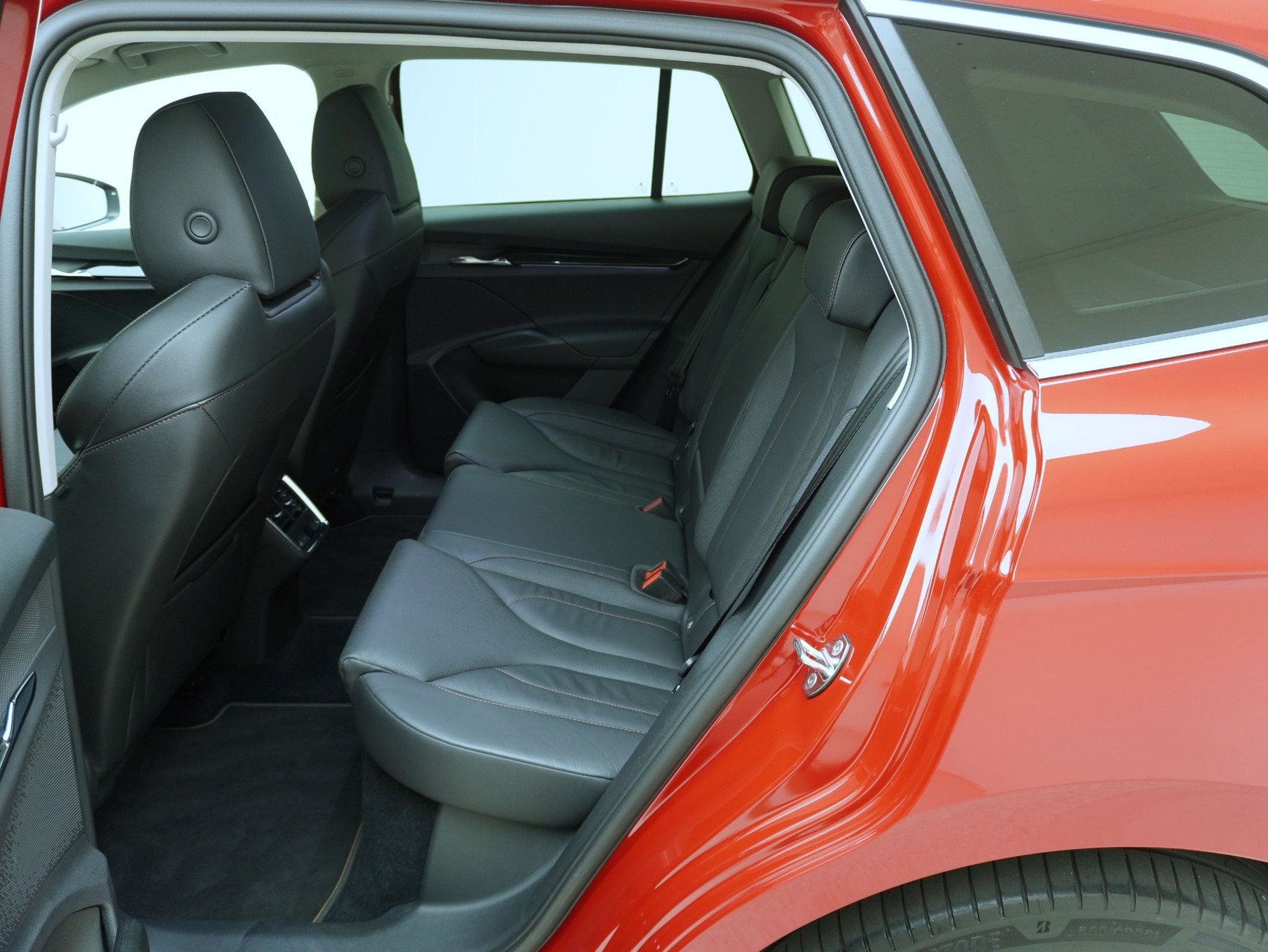 SKODA Enyaq iV 80x Suite-image-10