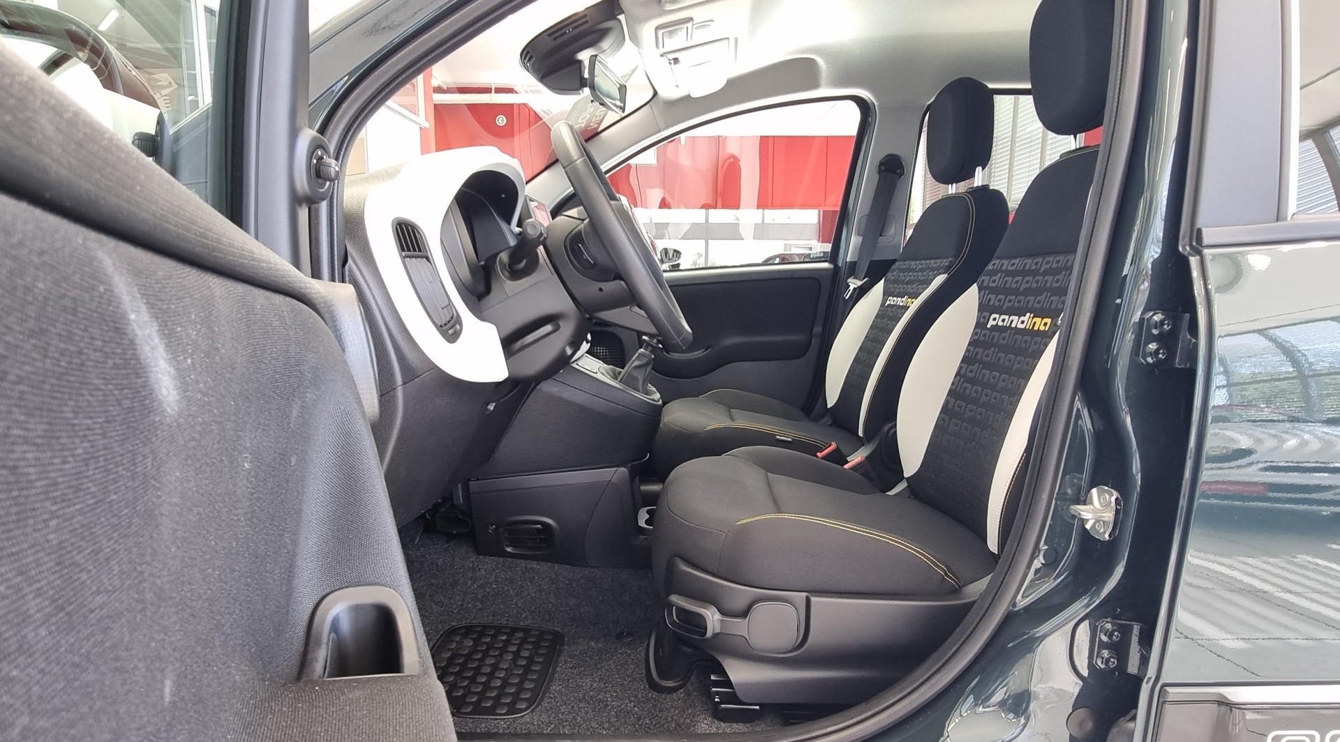 FIAT Panda 1.0 Hybrid Cross-image-19