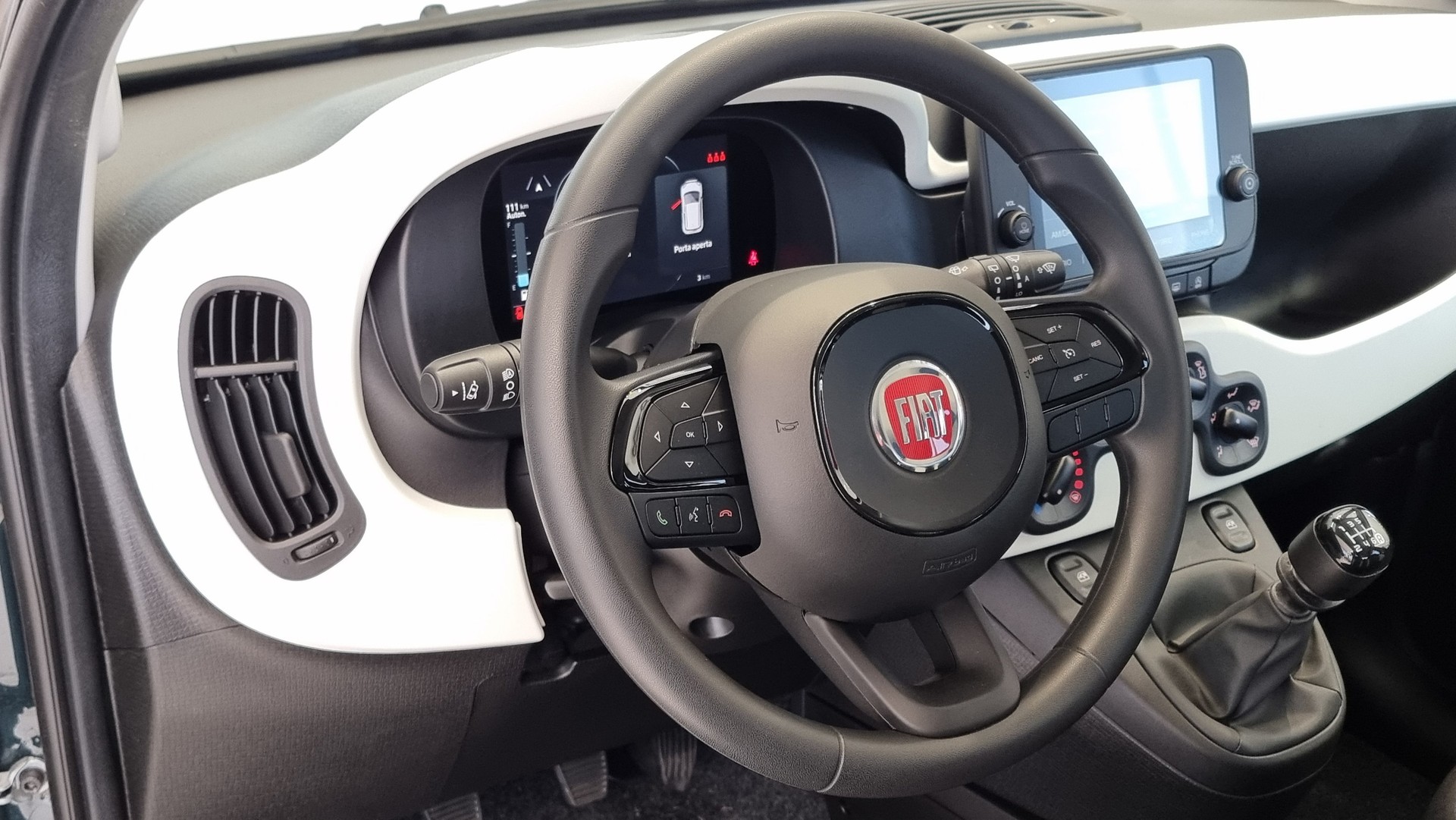 FIAT Panda 1.0 Hybrid Cross-image-10