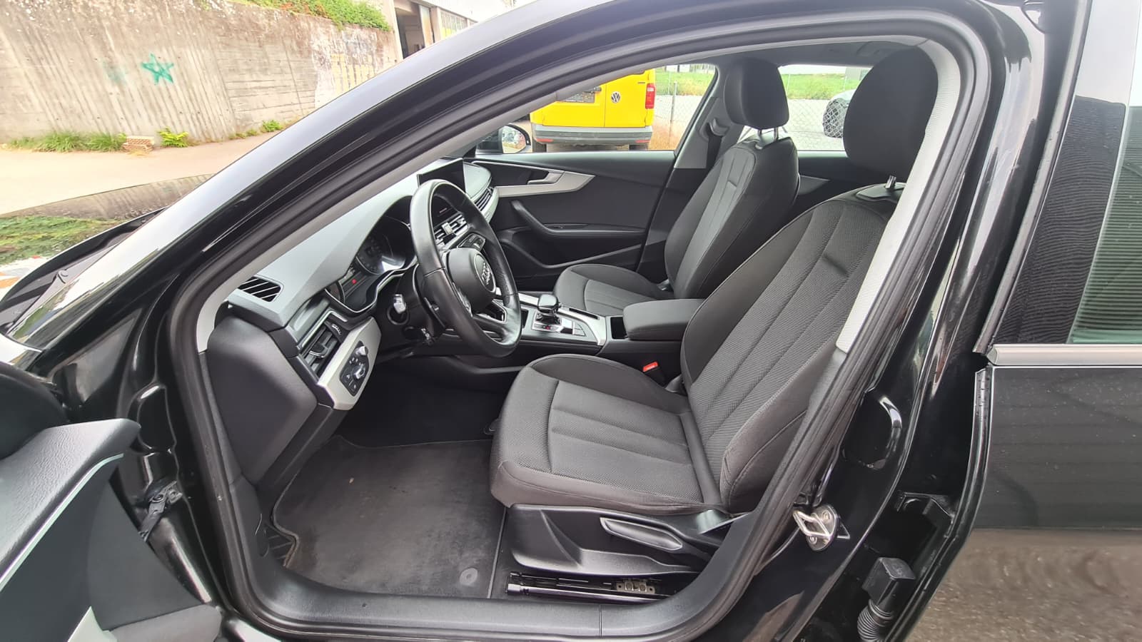 AUDI A4 Avant 40 TDI Attraction quattro S-tronic ** Gr-Navi ** Sitzheizung ** Tempomat ** PDC ** Modell 2022 ** Frisch Ab MFK **-image-17
