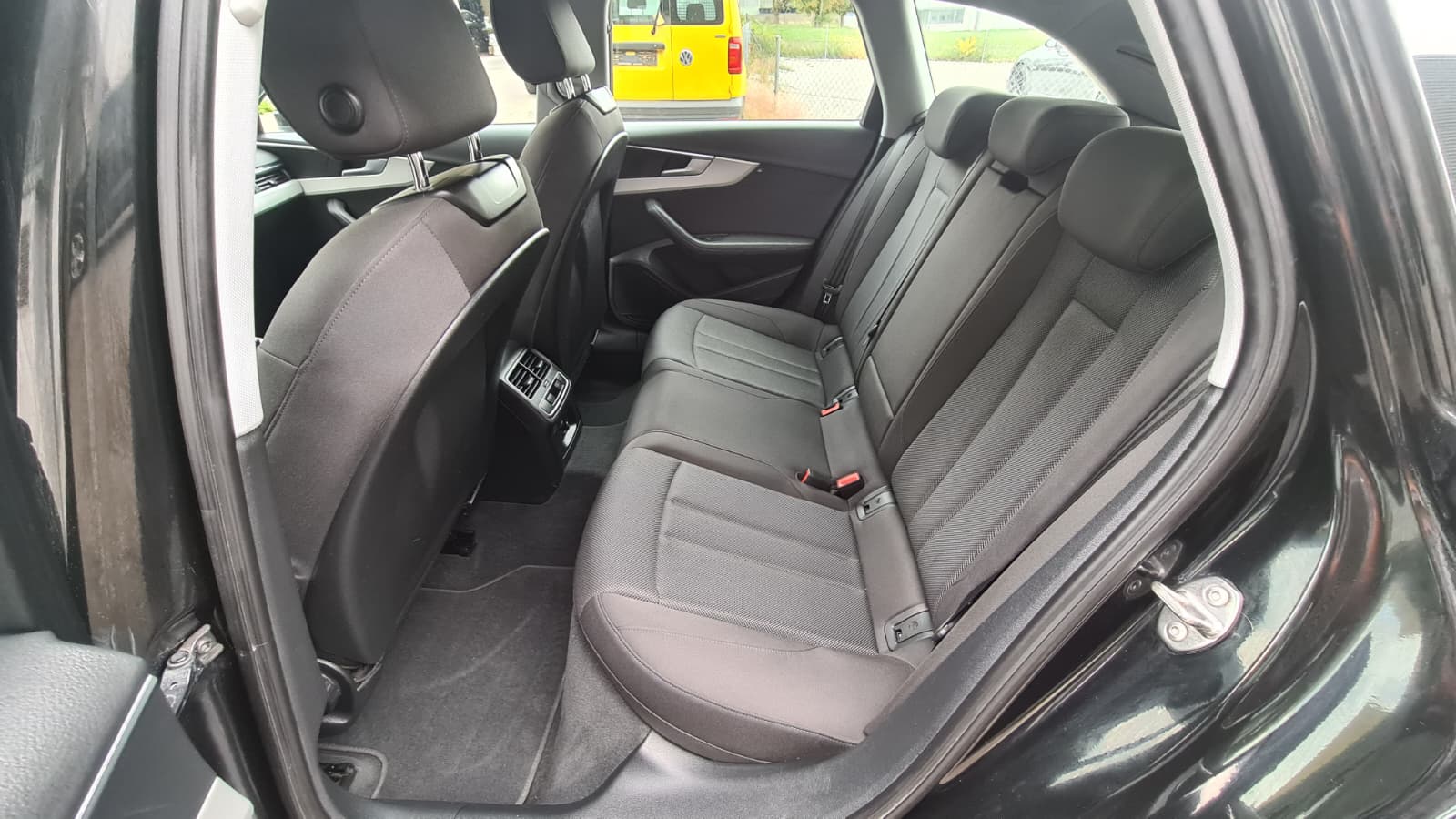 AUDI A4 Avant 40 TDI Attraction quattro S-tronic ** Gr-Navi ** Sitzheizung ** Tempomat ** PDC ** Modell 2022 ** Frisch Ab MFK **-image-18