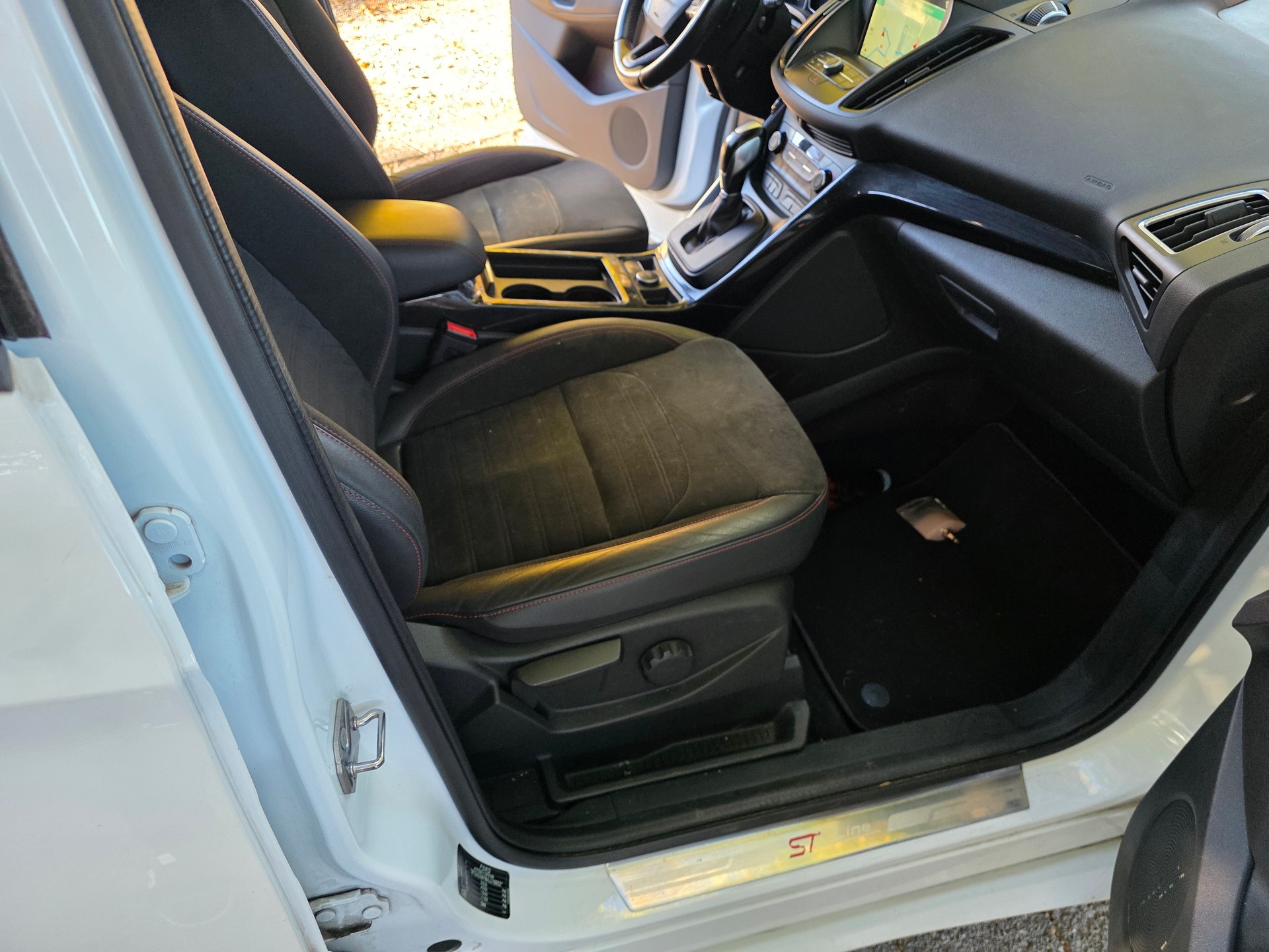 FORD Kuga 2.0 TDCi ST Line High 4WD PowerShift-image-9
