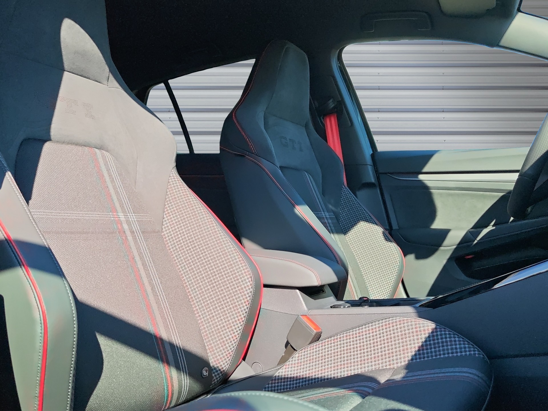 VW Golf 2.0 TSI GTI Edition 50 DSG-image-12