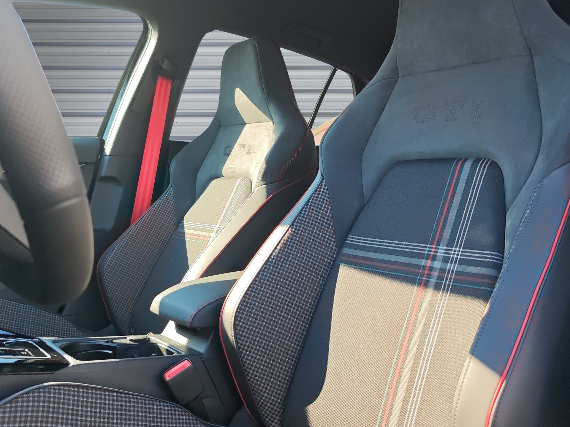VW Golf 2.0 TSI GTI Edition 50 DSG-image-8
