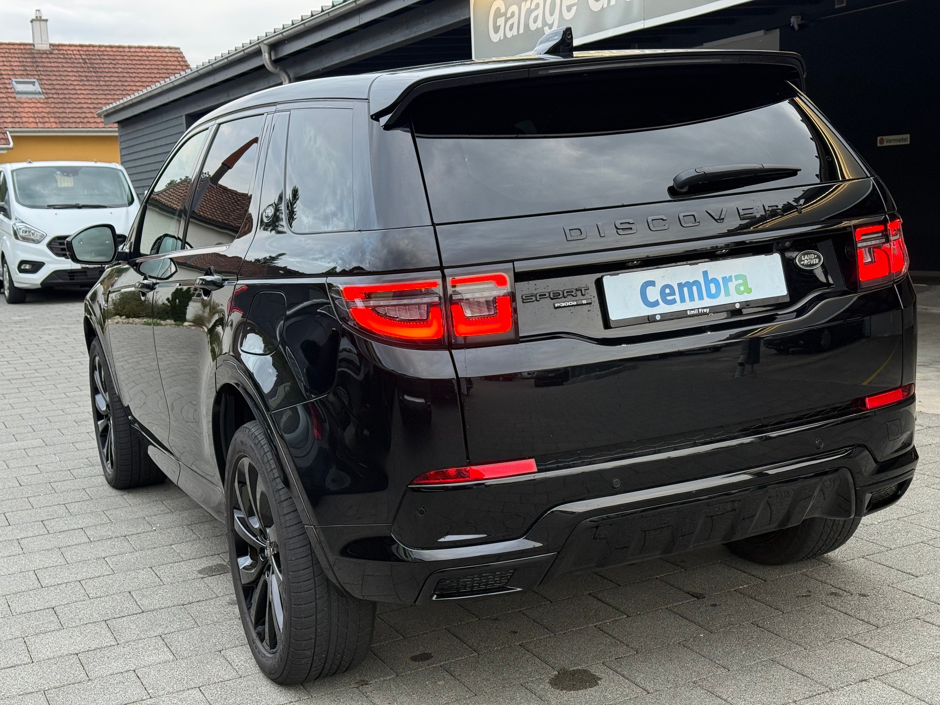 LAND ROVER Discovery Sport P300e S R-Dynamic-image-4