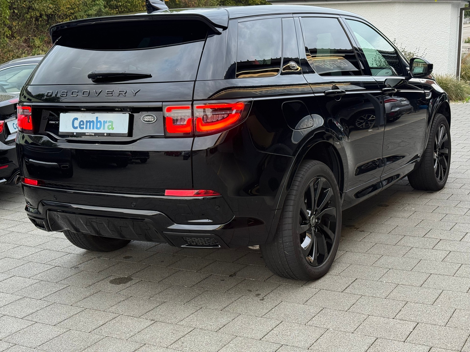 LAND ROVER Discovery Sport P300e S R-Dynamic-image-3
