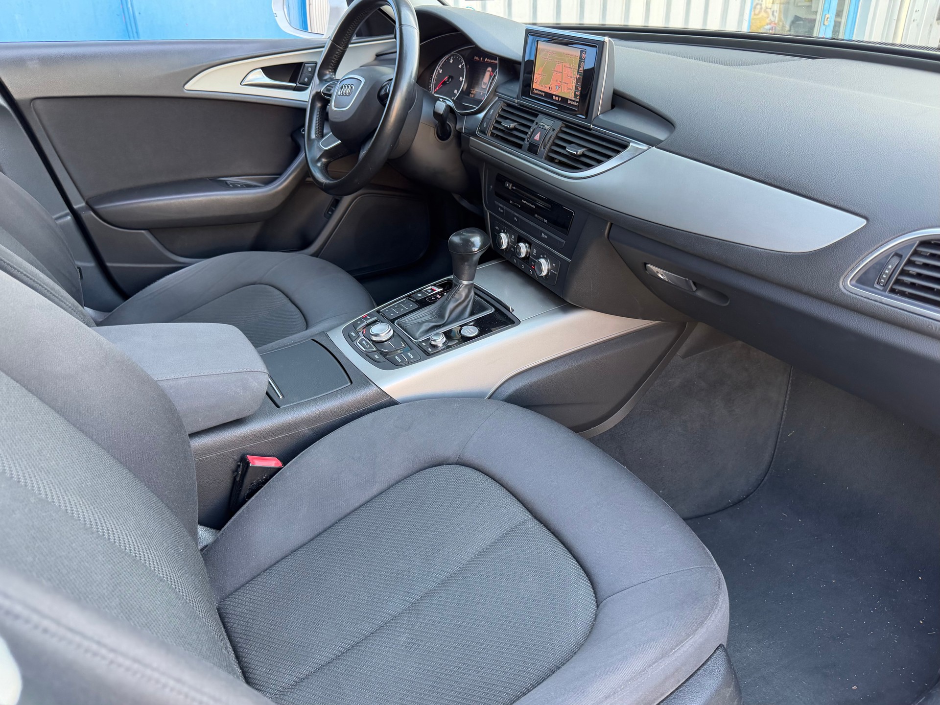 AUDI A6 Avant 2.0 TDI multitronic-image-6