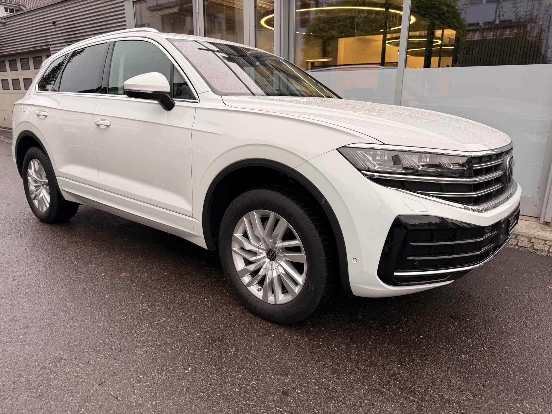 VW Touareg 3.0 TDI 231 PS 4MOTION ELEGANCE *** ANHÄNGEKUPPLUNG & LUFTFEDERUNG ***-showroom-element-2