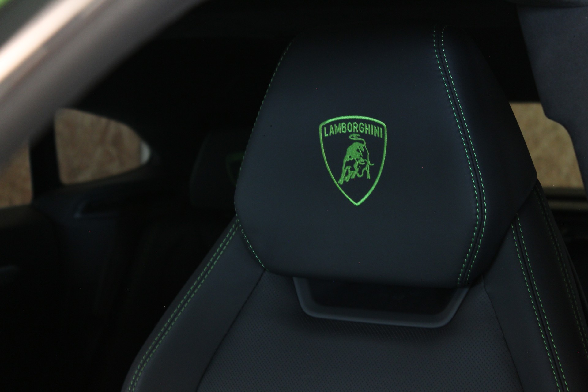 LAMBORGHINI Urus E-Gear-image-16