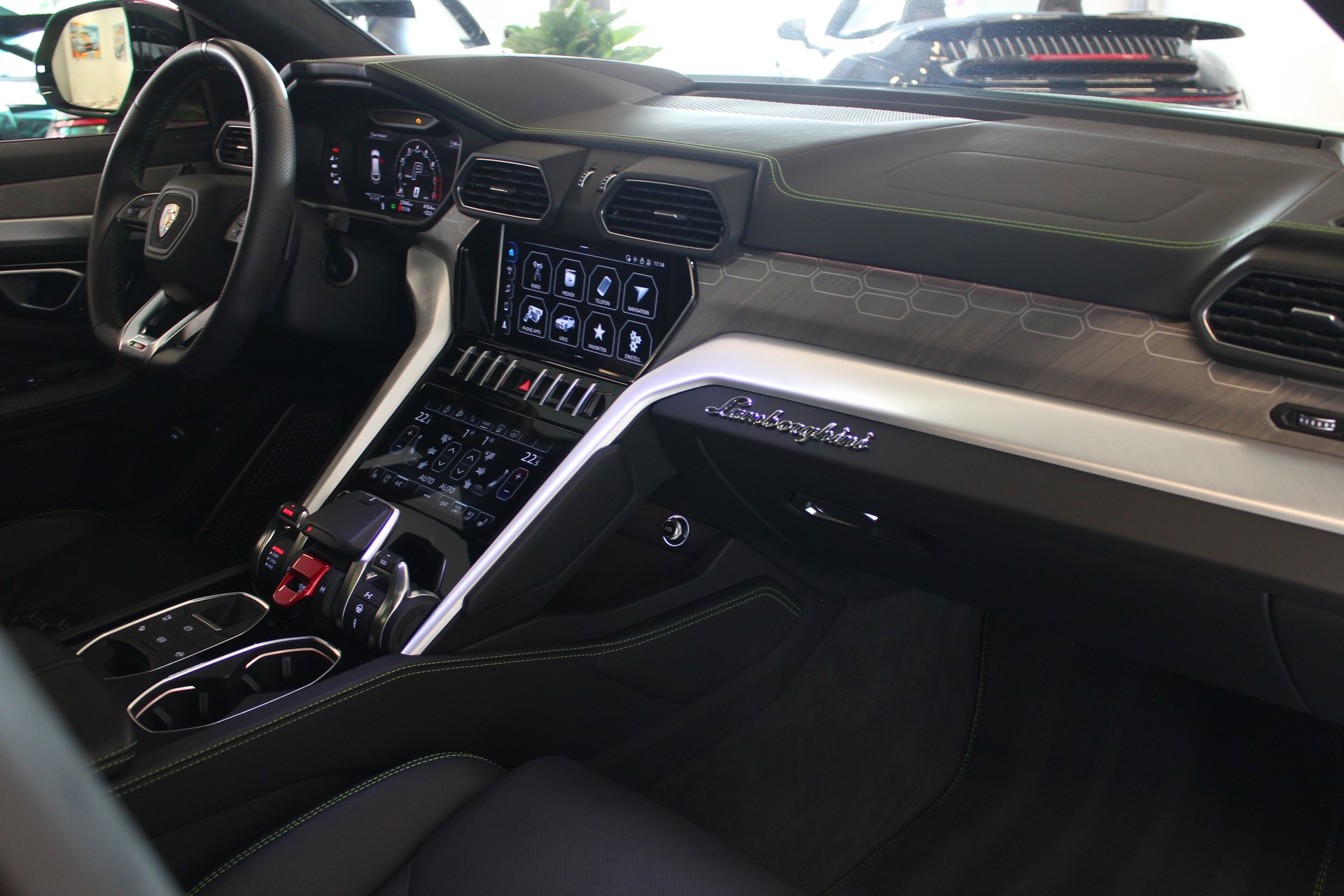 LAMBORGHINI Urus E-Gear-image-28