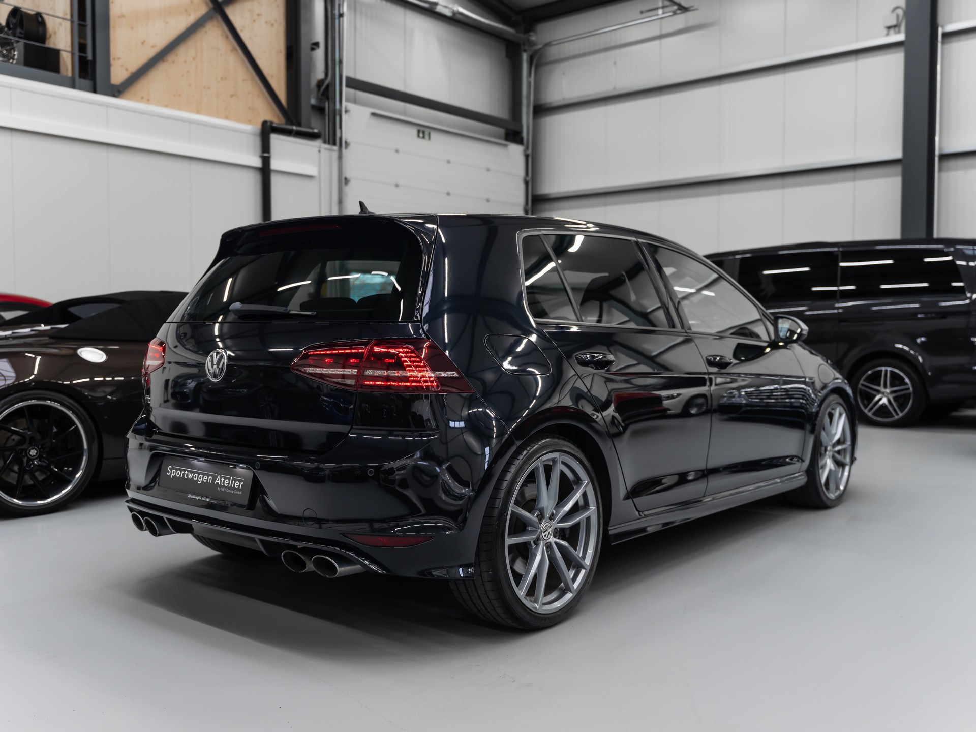 VW Golf 2.0 TSI R 4Motion DSG-showroom-element-3