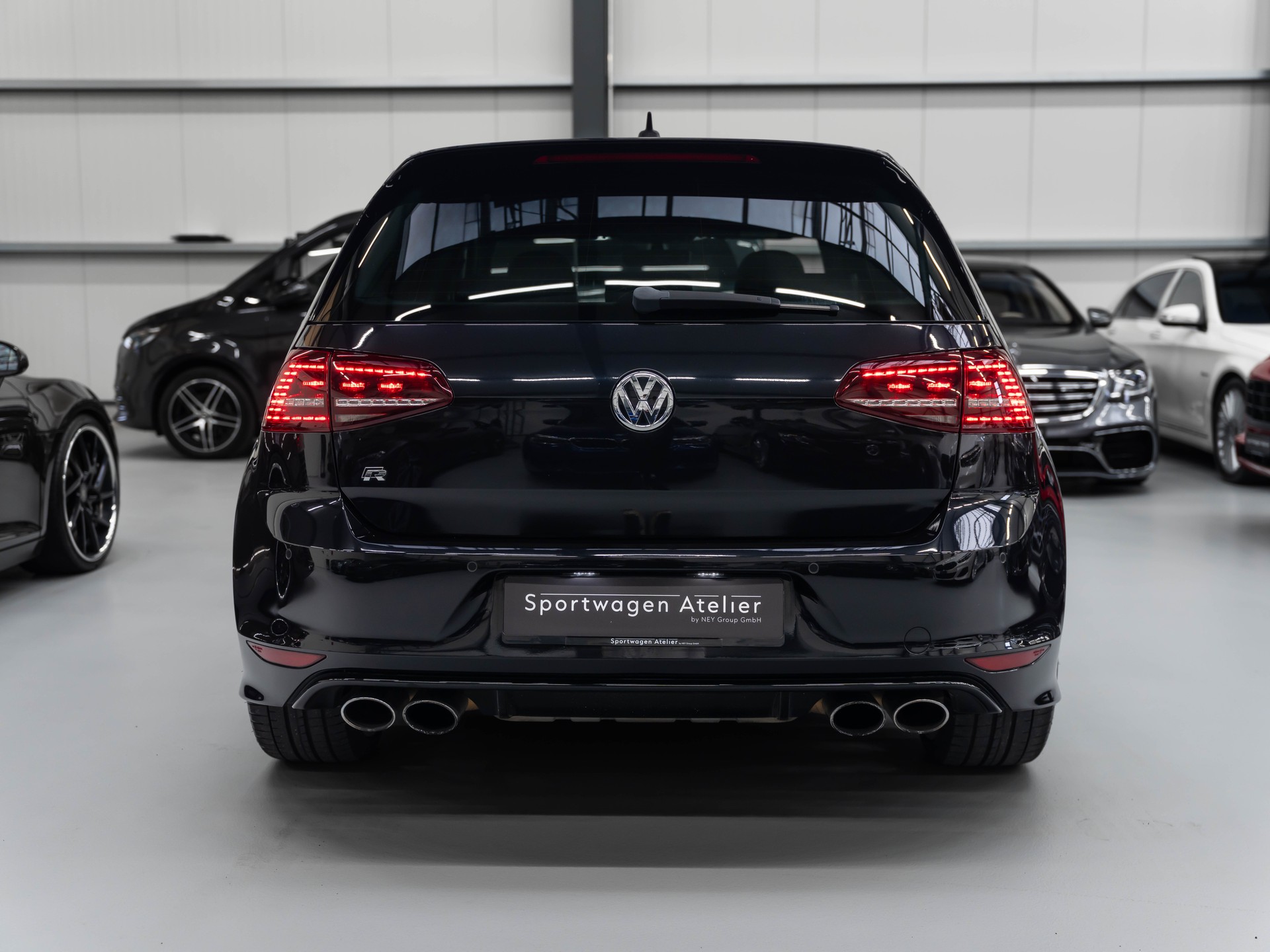 VW Golf 2.0 TSI R 4Motion DSG-showroom-element-2