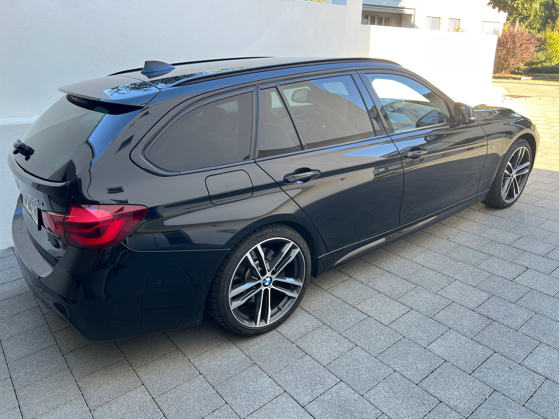 BMW 335d xDrive Touring-image-1
