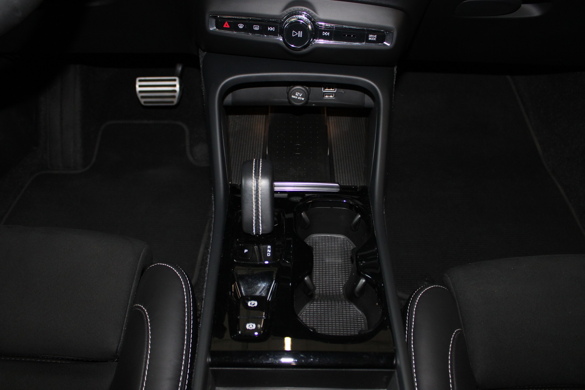 VOLVO XC40 T5 TwE R-Design DCT-image-15