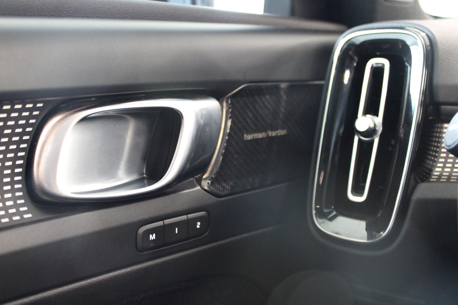 VOLVO XC40 T5 TwE R-Design DCT-image-17