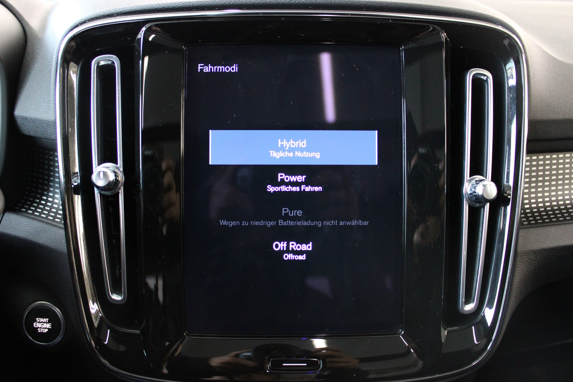 VOLVO XC40 T5 TwE R-Design DCT-image-22