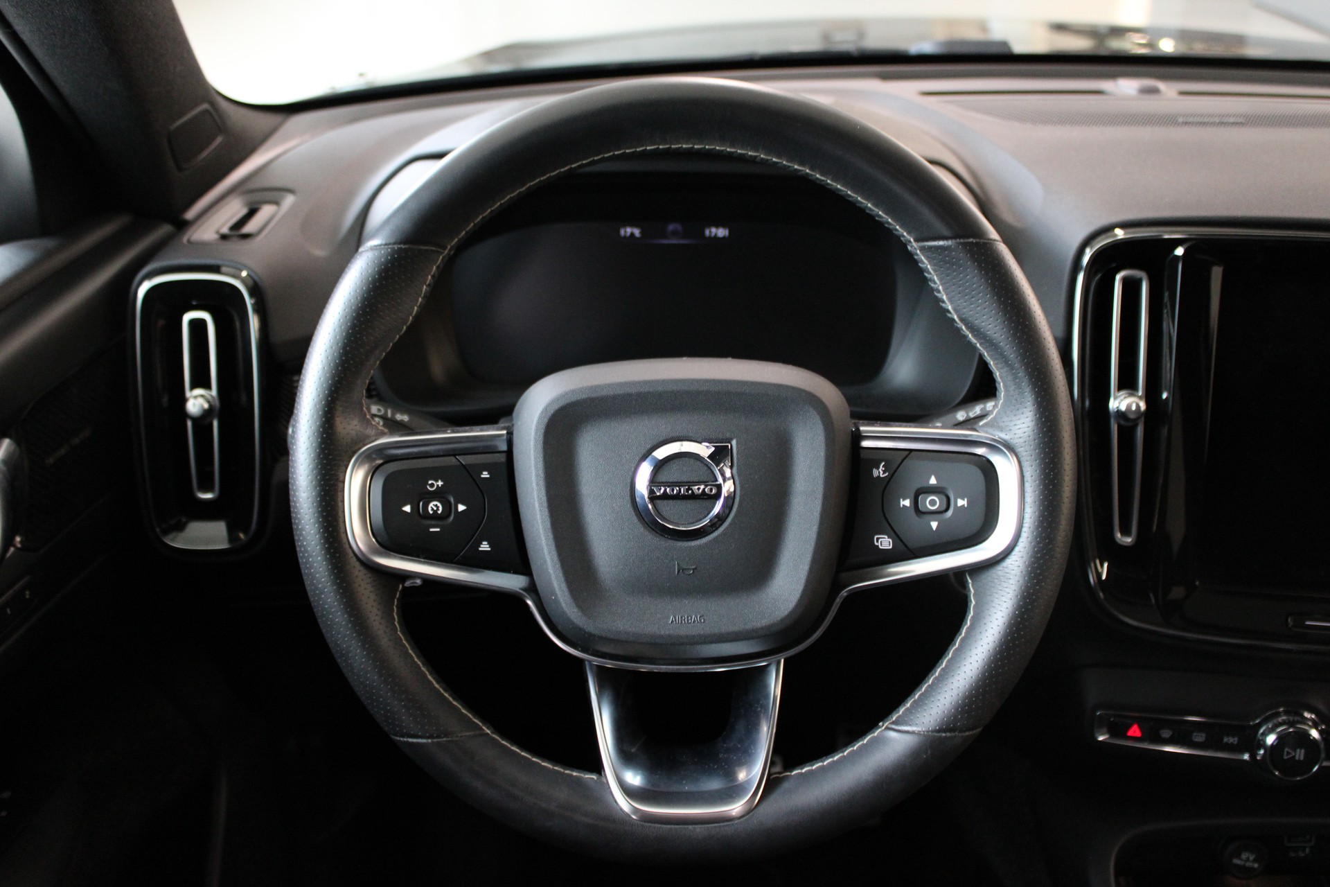 VOLVO XC40 T5 TwE R-Design DCT-image-14