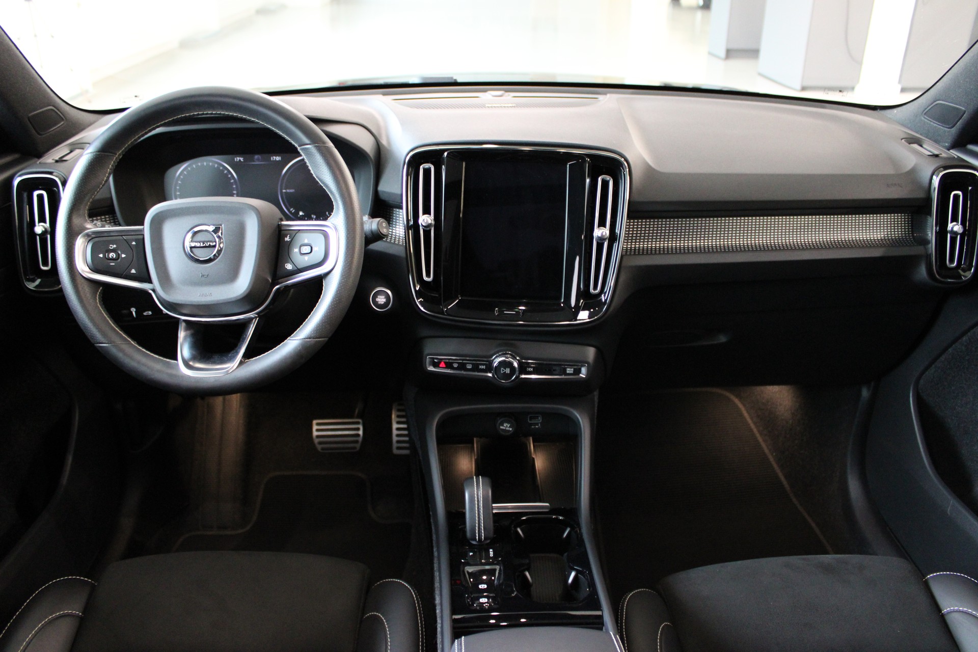 VOLVO XC40 T5 TwE R-Design DCT-image-8