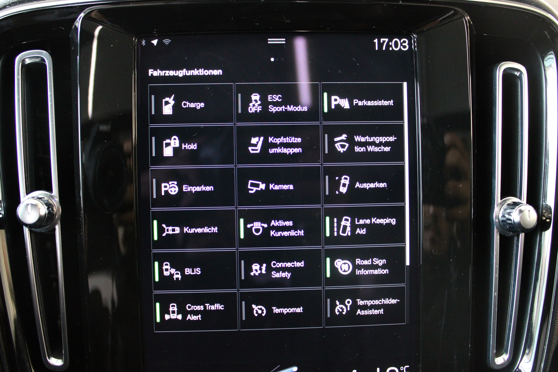 VOLVO XC40 T5 TwE R-Design DCT-image-18