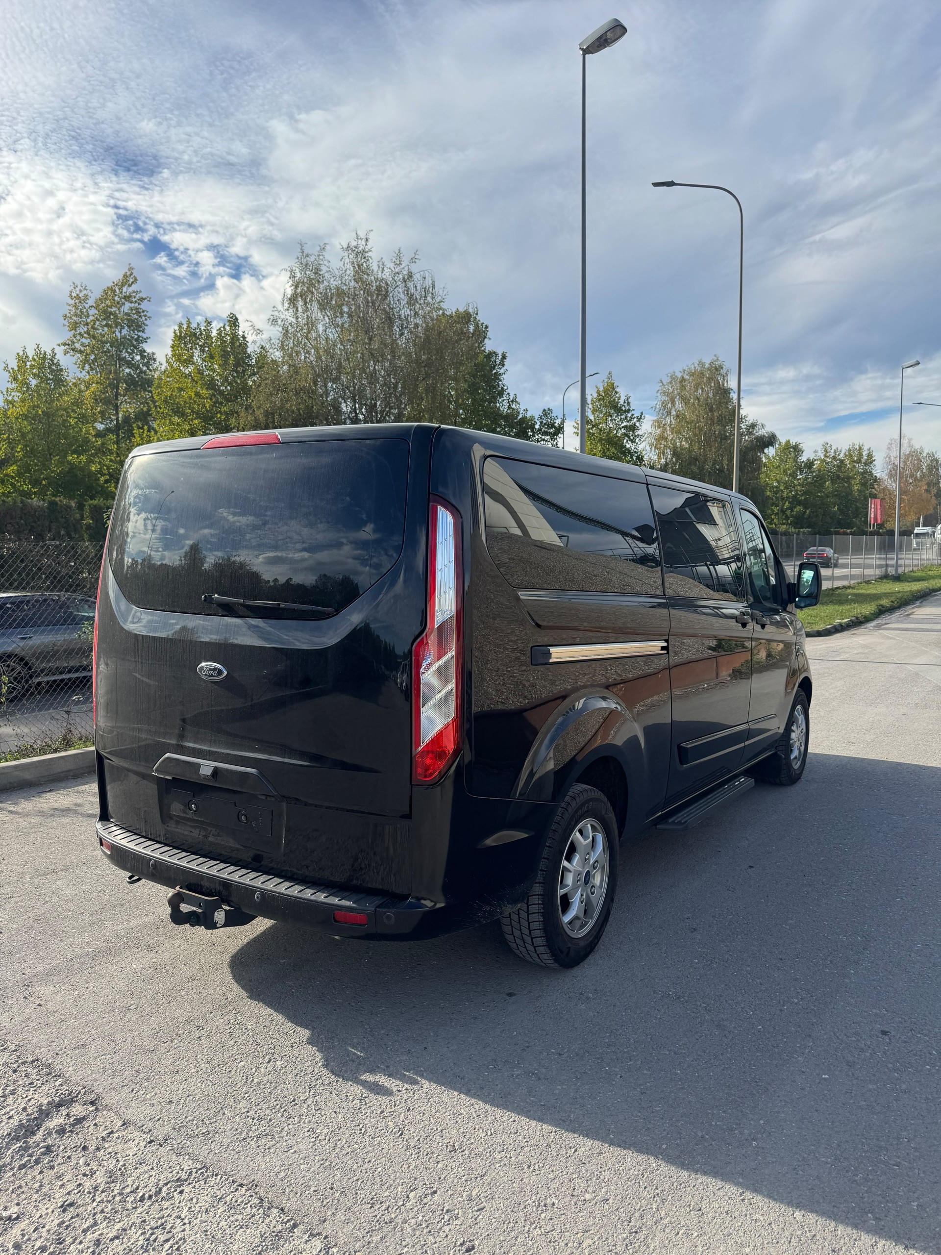 FORD Tourneo Custom 300 L2H1 Titanium-showroom-element-1