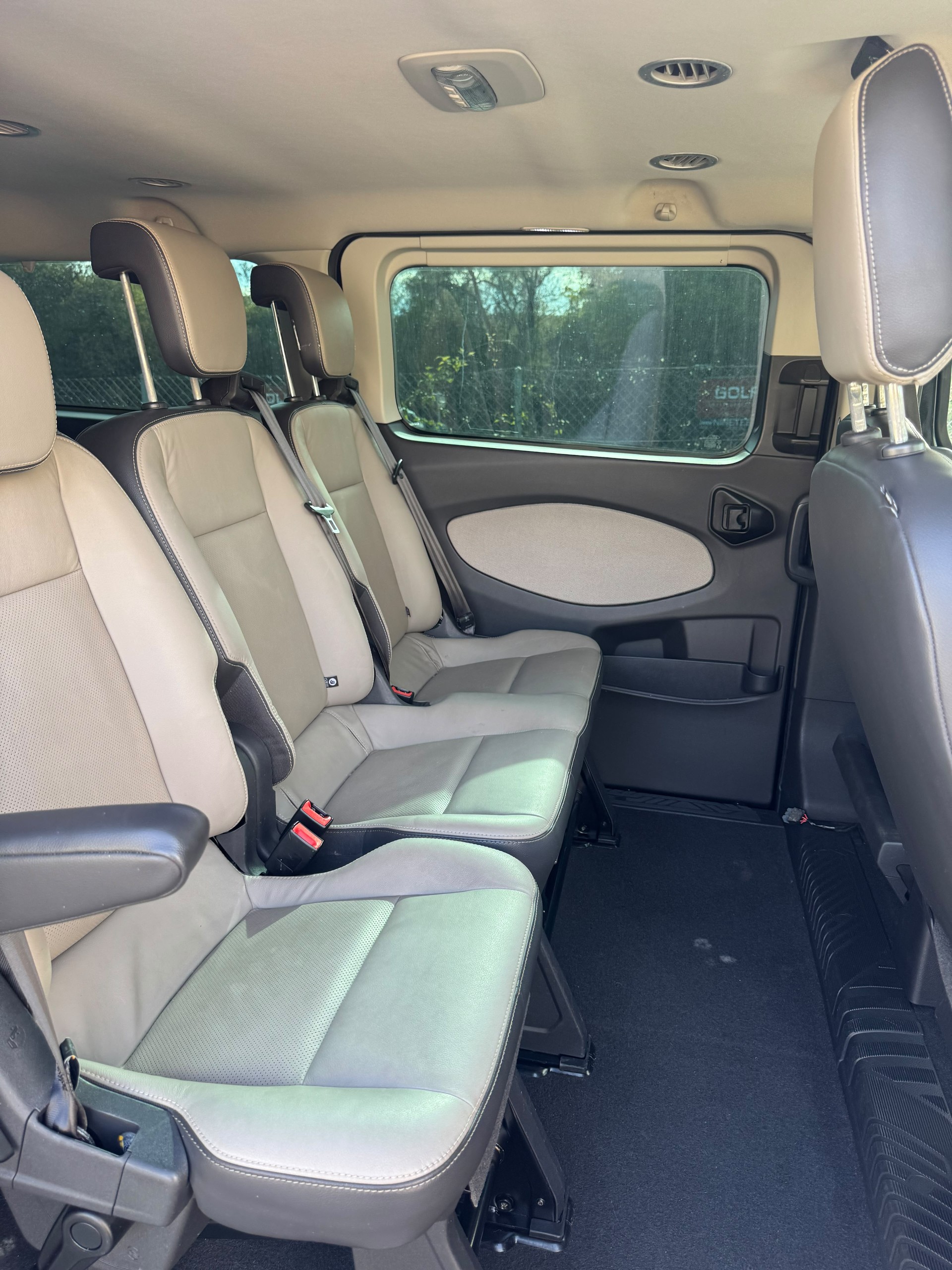 FORD Tourneo Custom 300 L2H1 Titanium-image-10
