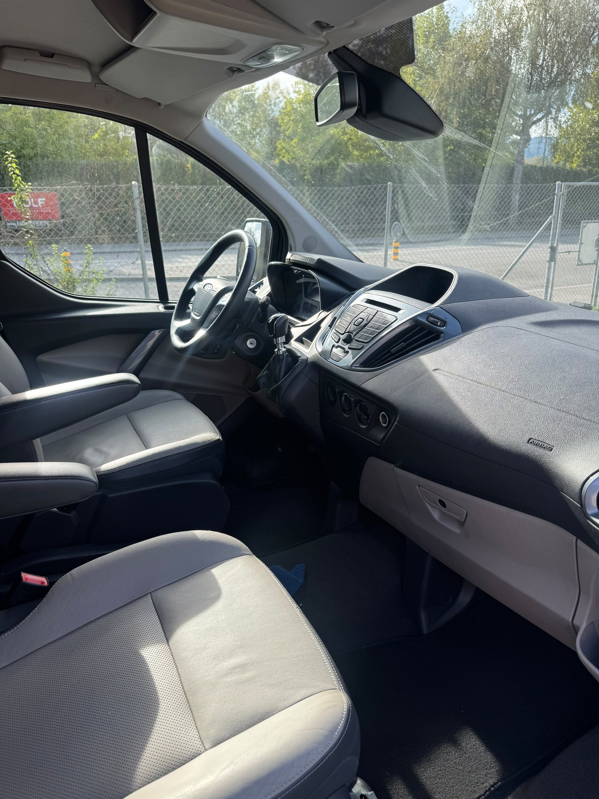 FORD Tourneo Custom 300 L2H1 Titanium-image-8
