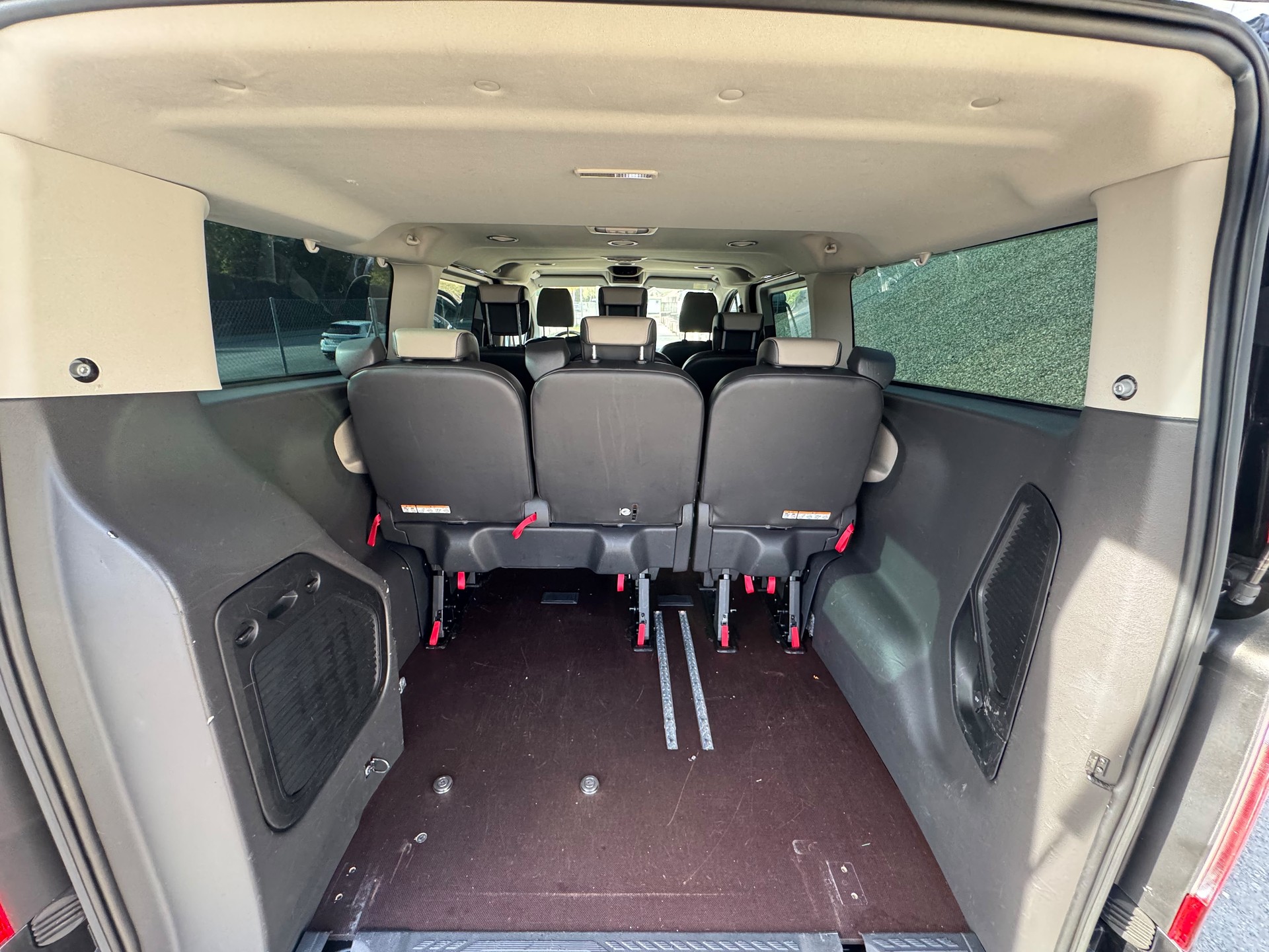 FORD Tourneo Custom 300 L2H1 Titanium-image-14
