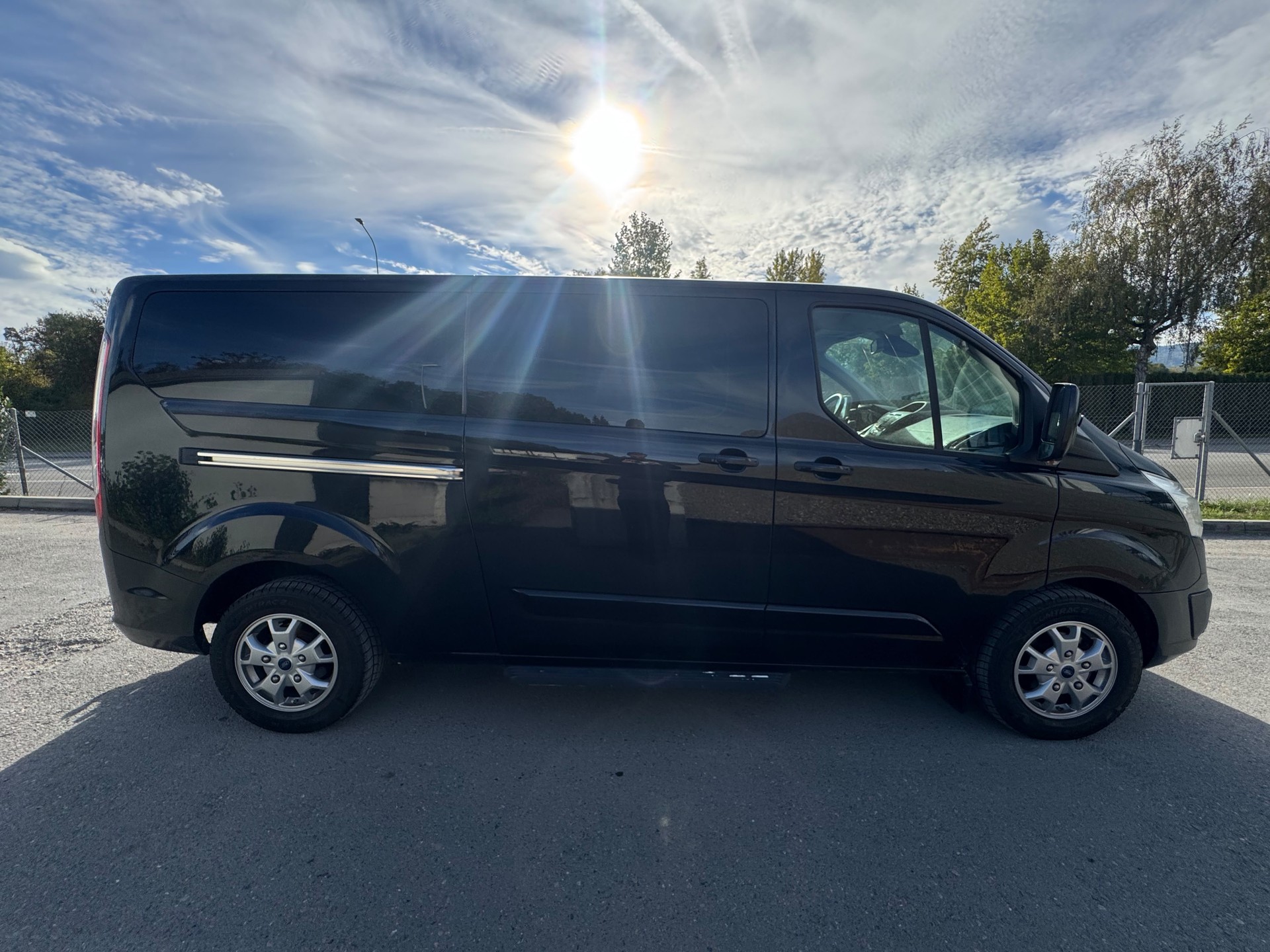 FORD Tourneo Custom 300 L2H1 Titanium-image-4