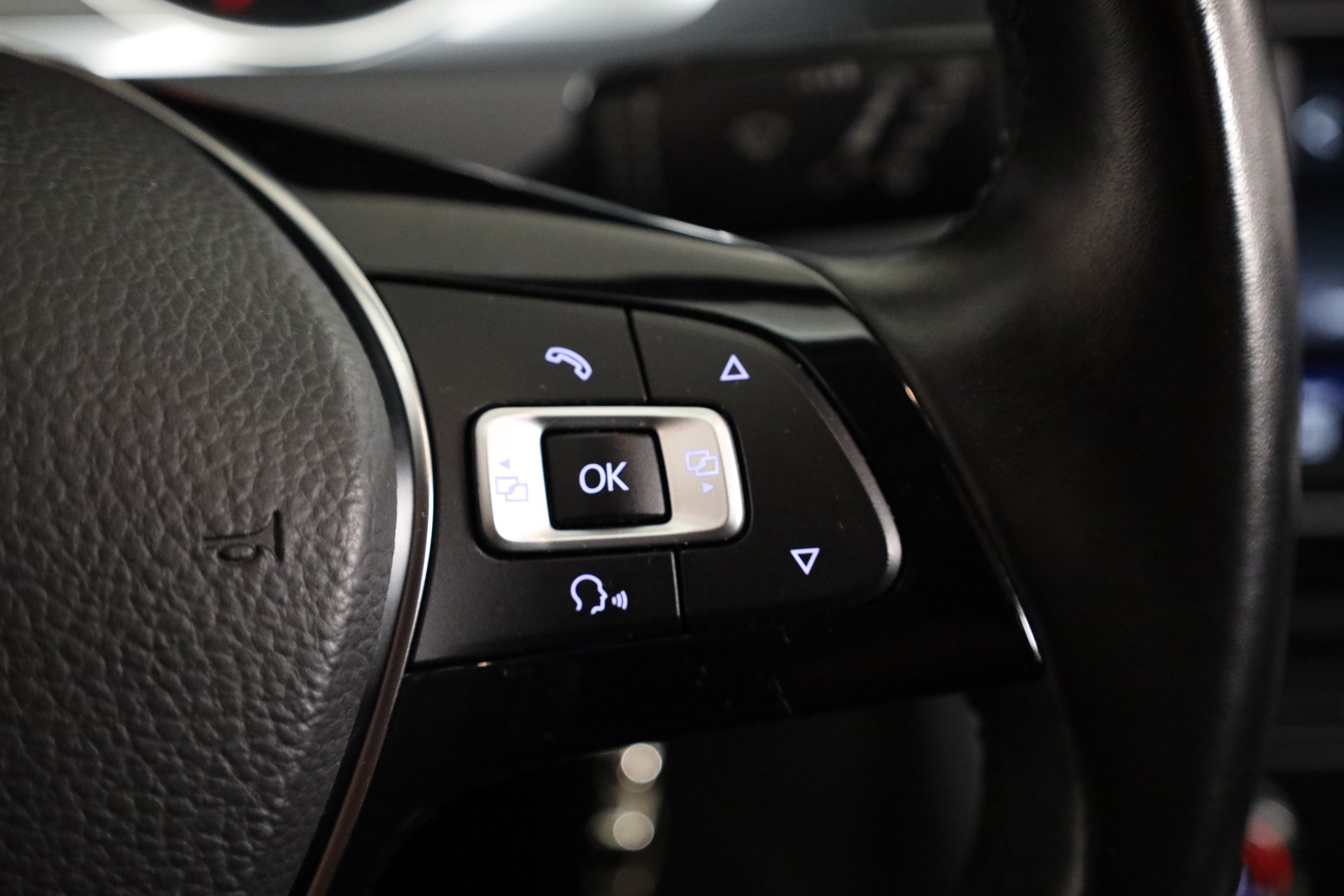 VW Golf 1.0 TSI Trendline-image-9