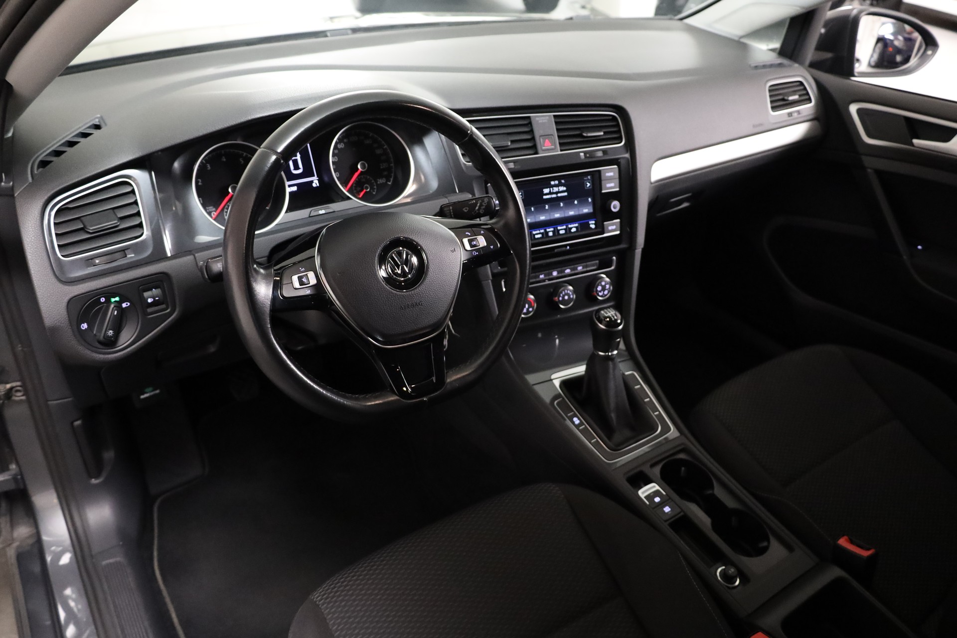 VW Golf 1.0 TSI Trendline-image-6