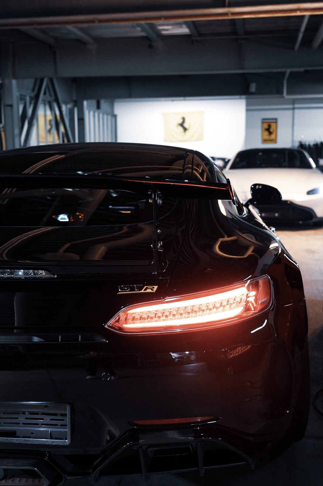 MERCEDES-BENZ AMG GT R AMG Track Package Speedshift DCT-image-15