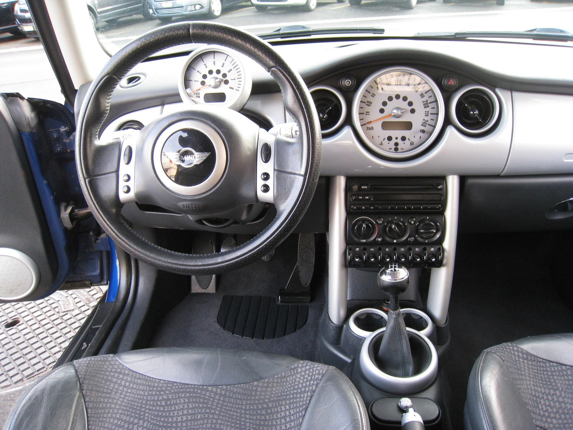 MINI Cooper-image-13