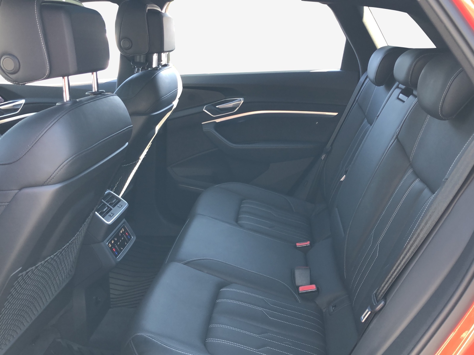 AUDI e-tron 55 Advanced quattro-image-12