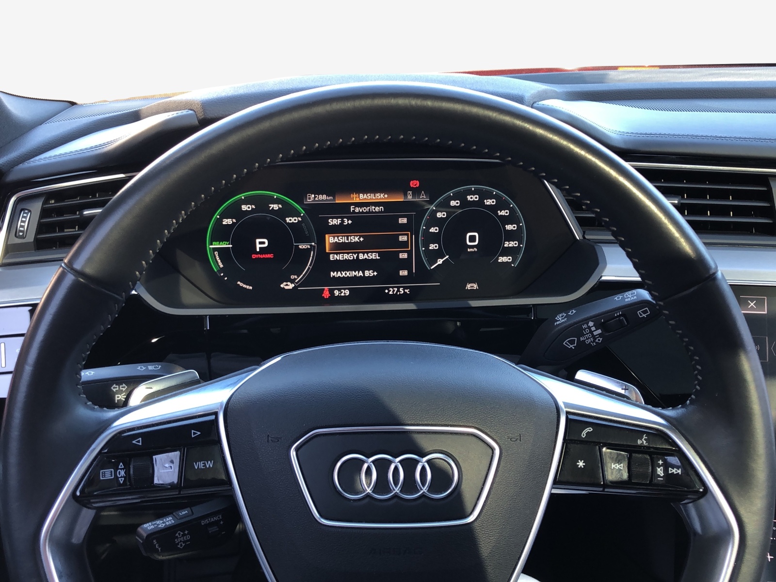 AUDI e-tron 55 Advanced quattro-image-10