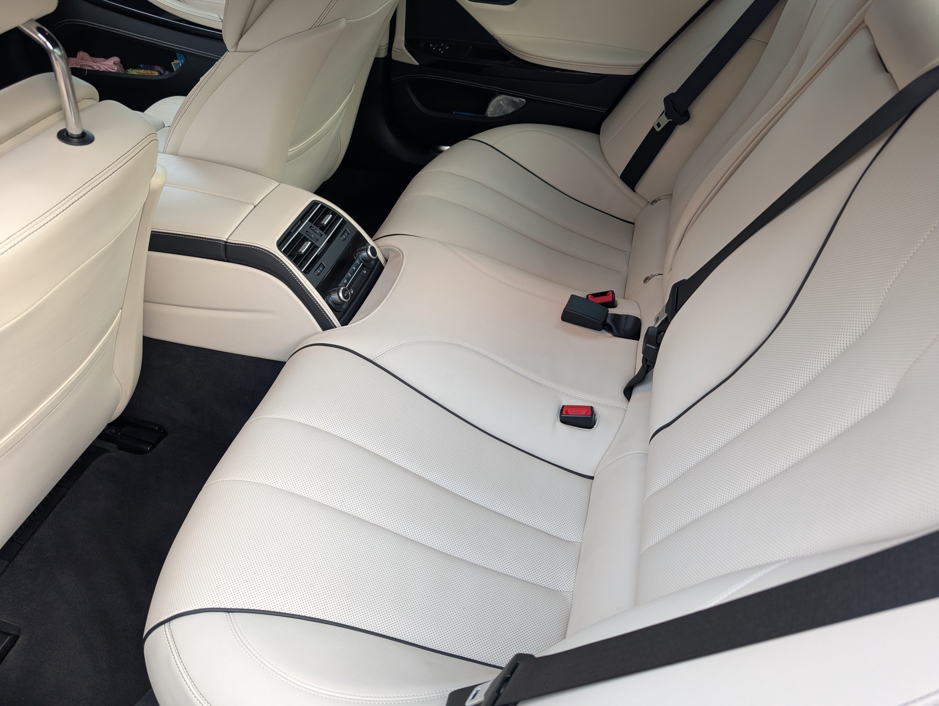 BMW 640i Gran Coupé xDrive "Individual"-image-6