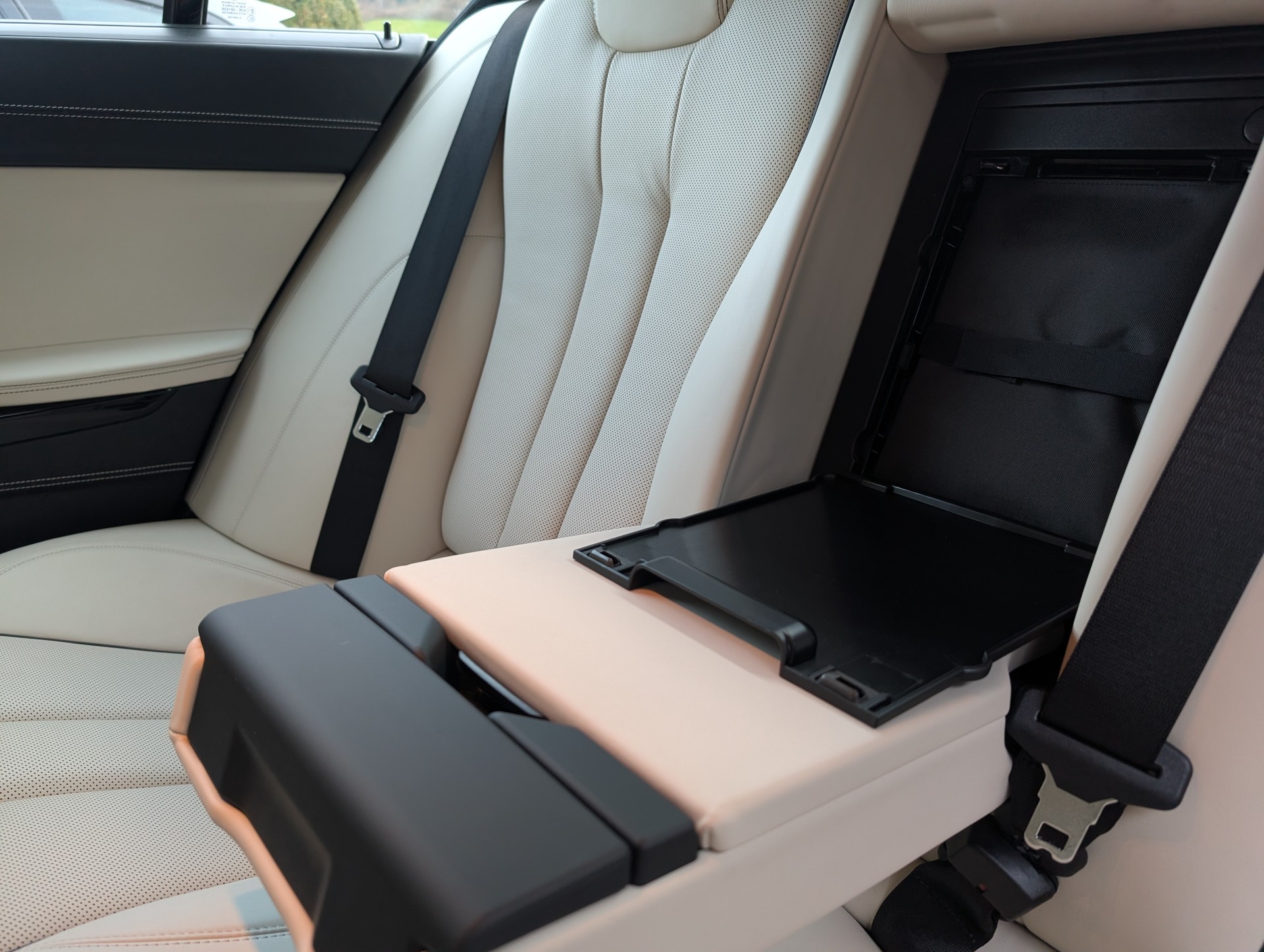 BMW 640i Gran Coupé xDrive "Individual"-image-8