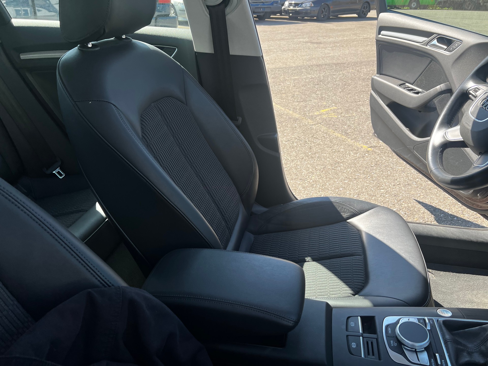 AUDI A3 Sportback 2.0 TDI Ambition-image-9