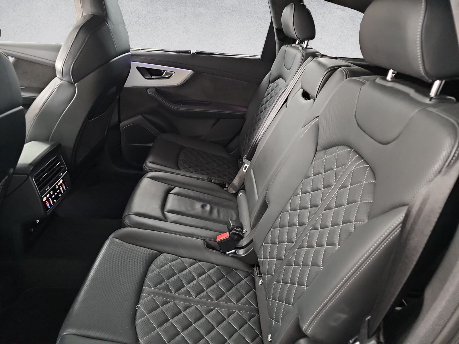 AUDI SQ7 TFSI quattro tiptronic-image-12