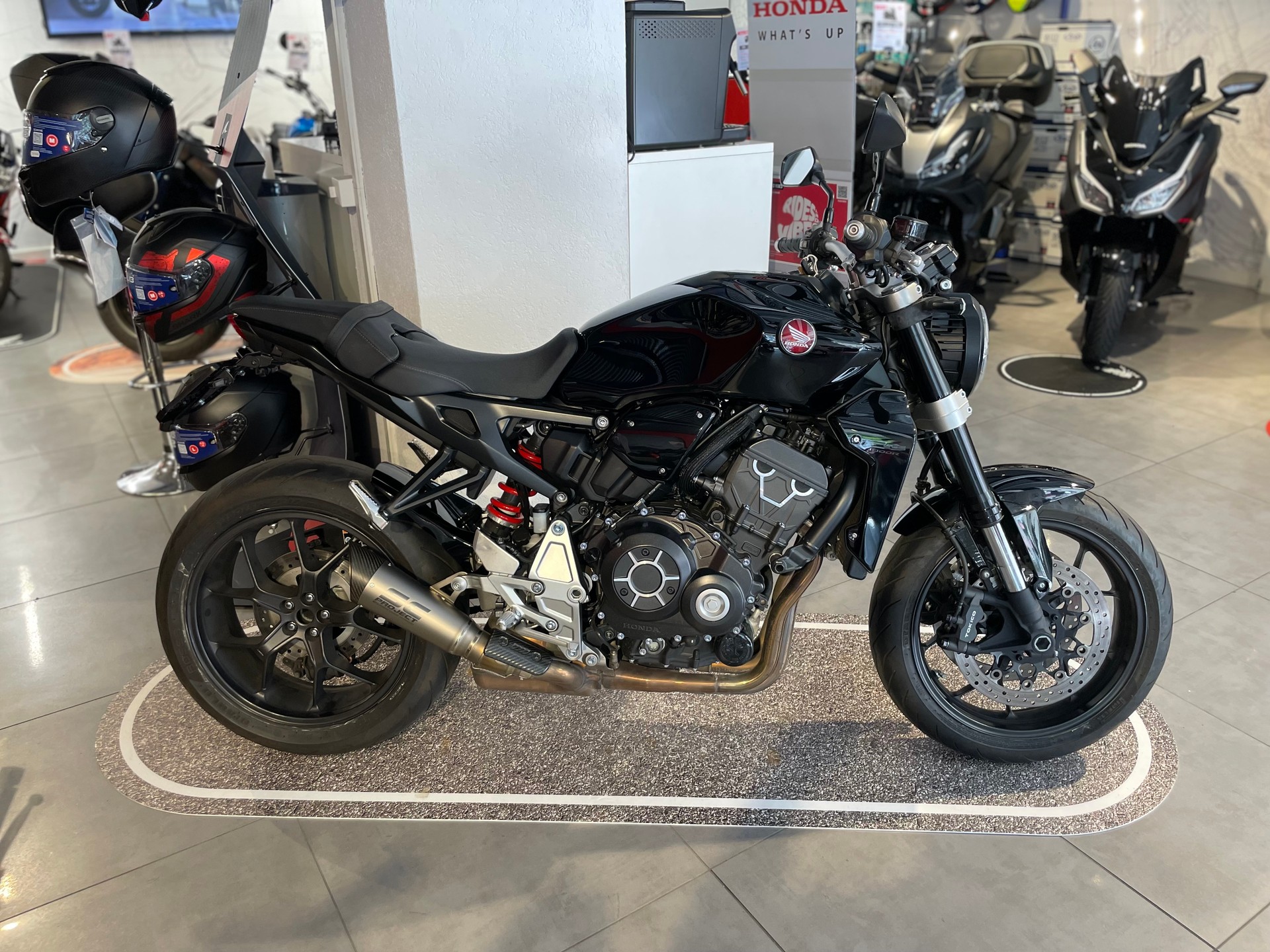 HONDA CB 1000 R ABS-showroom-element-2