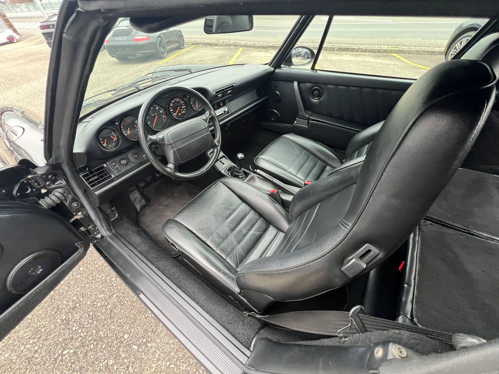 PORSCHE 911 Carrera 2 Cabrio-image-5