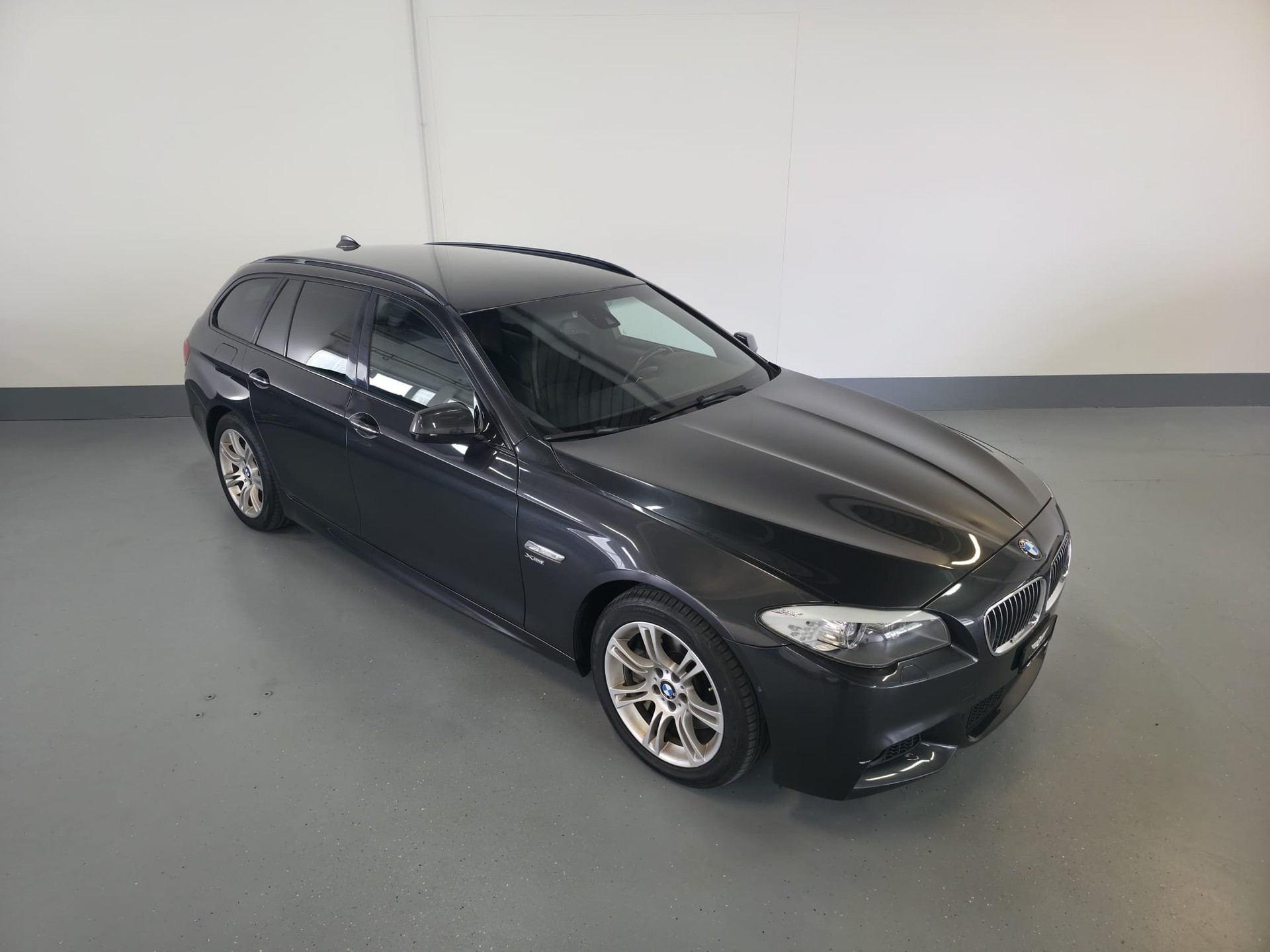 BMW 535i xDrive Touring Steptronic-image-0