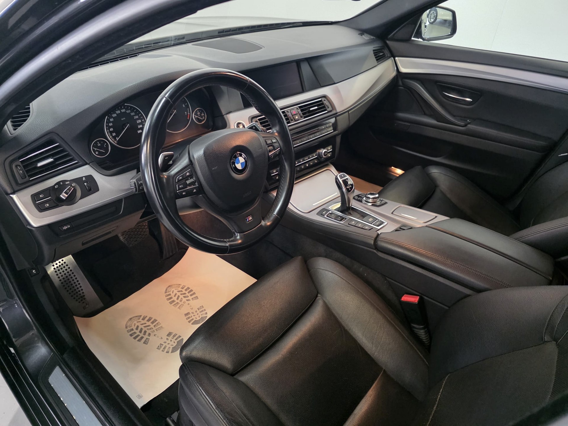 BMW 535i xDrive Touring Steptronic-image-19