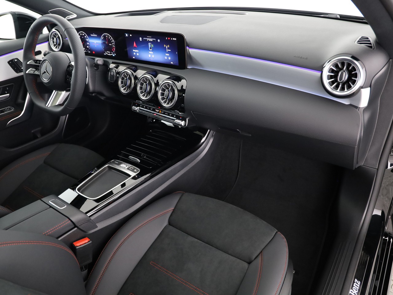 MERCEDES-BENZ A 250 e EQ Star 8G-DCT-image-12