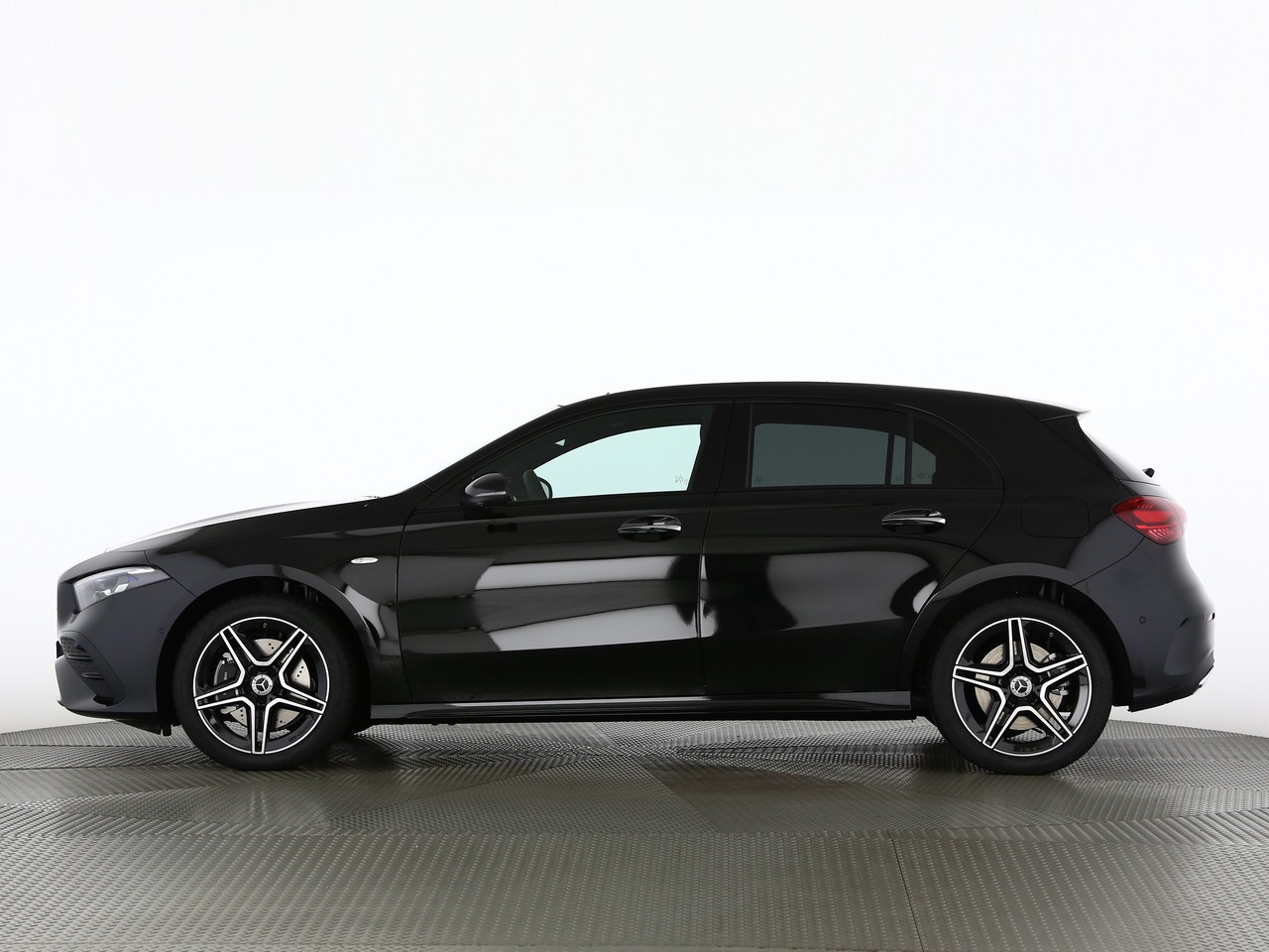 MERCEDES-BENZ A 250 e EQ Star 8G-DCT-image-2