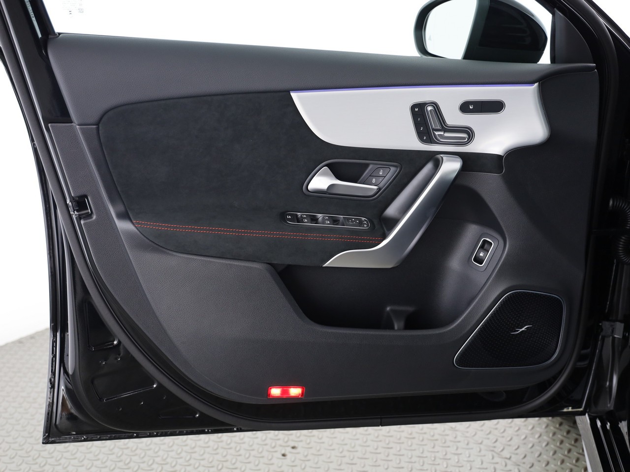 MERCEDES-BENZ A 250 e EQ Star 8G-DCT-image-7