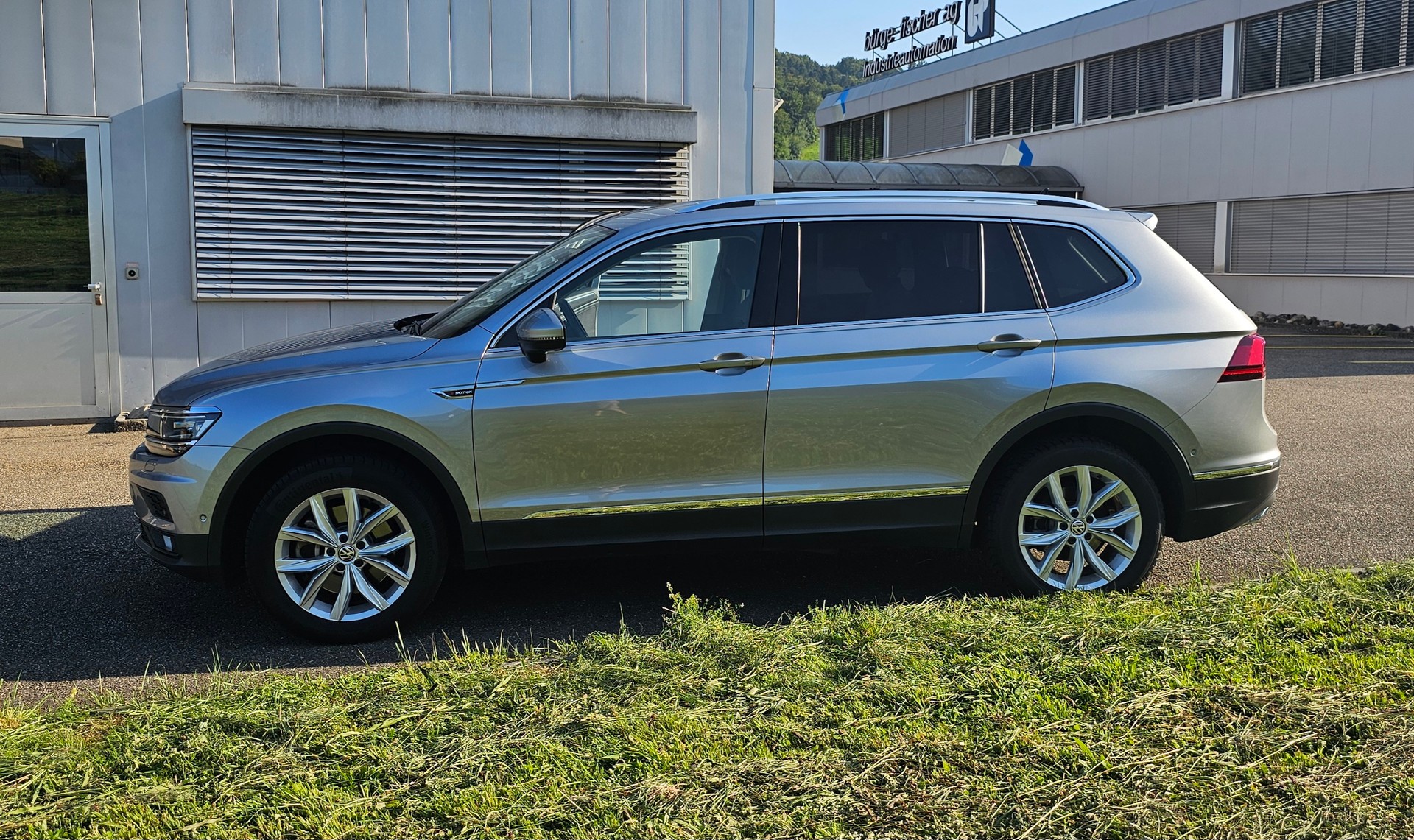 VW Tiguan Allspace 2.0TSI Highline 4Motion DSG-image-3