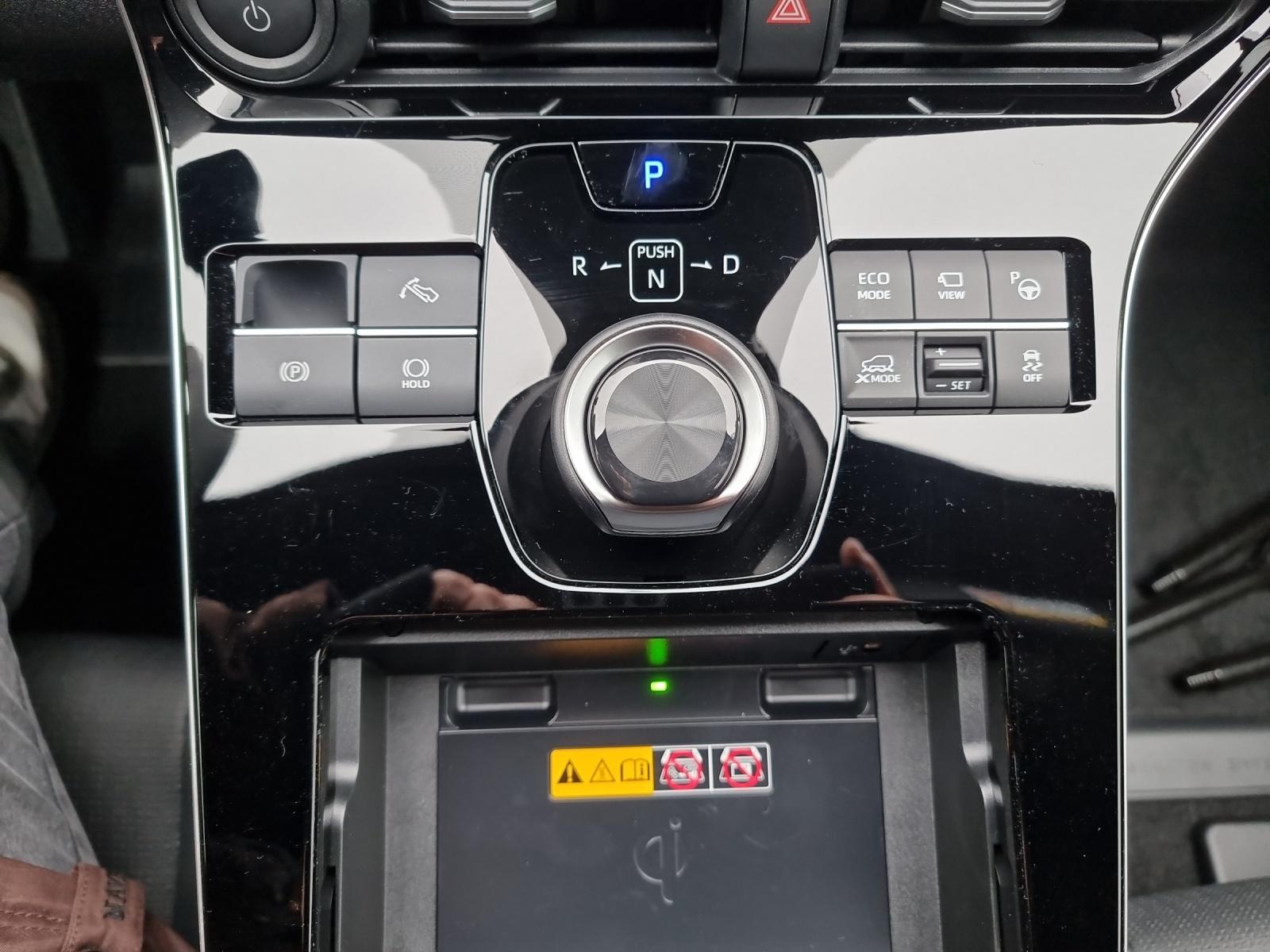TOYOTA bZ4X Premium AWD-image-13